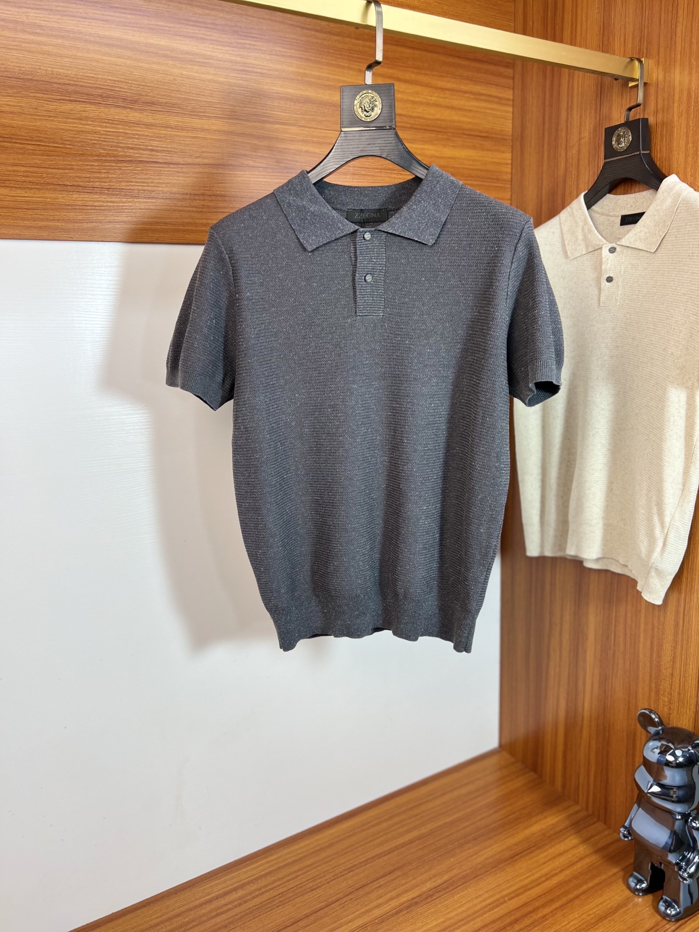 NO:937946,zZEGNA/Zegna 2026 spring and summer new products, complete with three labels, knitted round neck short-sleeved T-shirt, old money style series, good products need no introduction, look at the details, counter size M-XXXL / recommended L,,zegna,T-shirt,tees,t-shirt,19860909zZEGNA/杰尼亚 2026年春夏新品上新 三标齐全 针织圆领短袖T恤 老钱风系列 好货不用过多介绍 看细节 专柜码数M-XXXL /建议L,,zegna,T-shirt,tees，t-shirt,,Men's clothing