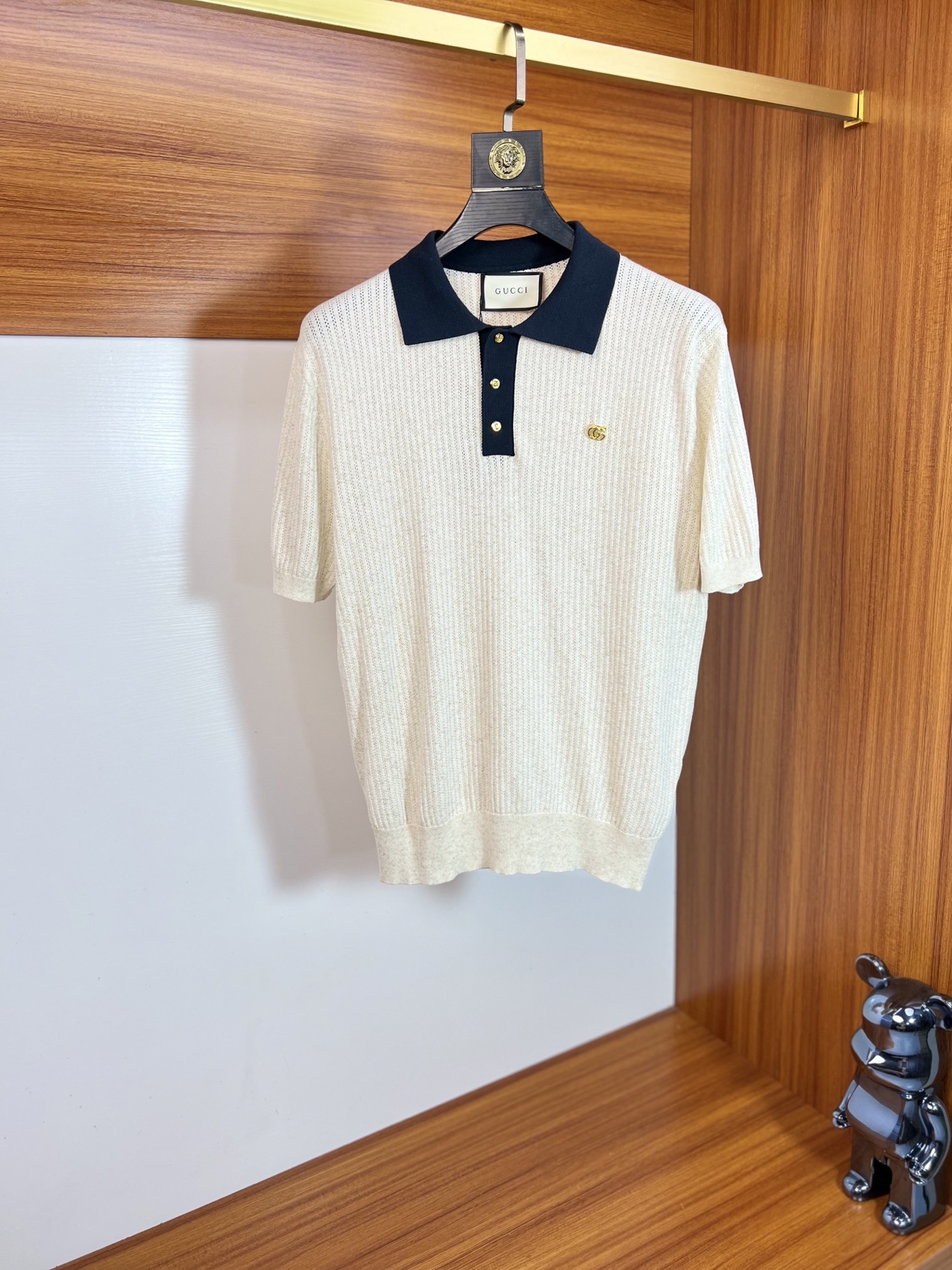 NO:937937,Gucci/Gucci 2026 spring and summer new products, complete with three labels, knitted round neck short-sleeved T-shirt, old money style series, good products need not be introduced too much, look at the details, counter size M-XXXL / recommended L,, gucci, T-shirt, tees, t-shirt,19860909Gucci/古奇 2026年春夏新品上新 三标齐全 针织圆领短袖T恤 老钱风系列 好货不用过多介绍 看细节 专柜码数M-XXXL /建议L,,gucci,T-shirt,tees，t-shirt,,Men's clothing