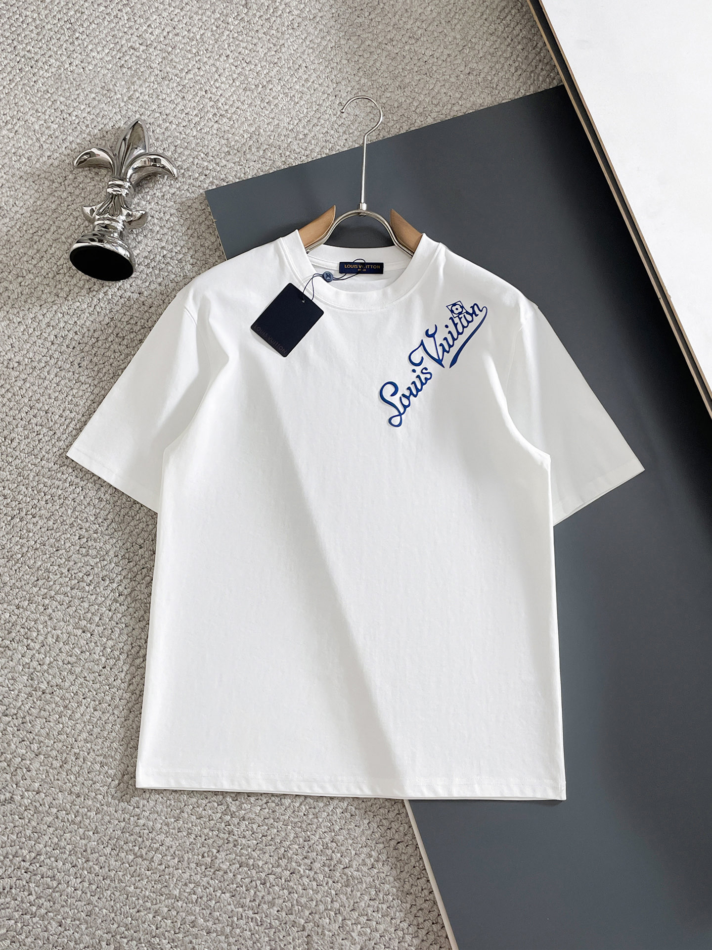 NO:912907,LV/Louis Vuitton 2026 spring and summer new products, complete with three labels, mercerized cotton short-sleeved T-shirt, good product without too much introduction, look at the details, counter size M-XXXL / recommended L,, louis vuitton, louis vuitton, T-shirt, tees, t-shirt,19860909LV/路易威登 2026春夏新品 三标齐全 丝光棉短袖T恤 好货不用过多介绍 看细节 专柜码数M-XXXL /建议L,,louis vuitton,louis vuitton,T-shirt,tees，t-shirt,,Men's clothing