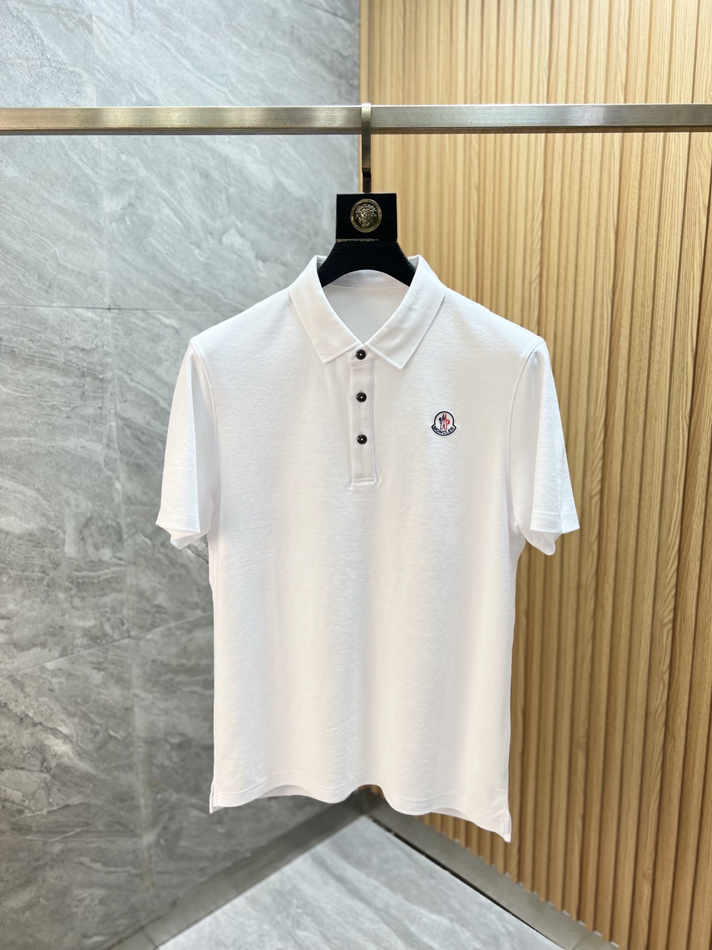 NO:913713,Moncler/Mongolia 2026 spring and summer new products, complete with three labels, lapel short-sleeved polo shirt, good product, no need to introduce too much, look at the details, counter size M-XXXXL,,Moncler,T-shirt,19860909Moncler/蒙口 2026春夏新品上新 三标齐全 翻领短袖polo衫 好货不用过多介绍 看细节 专柜码数M-XXXXL,,Moncler,T-shirt,,Men's clothing