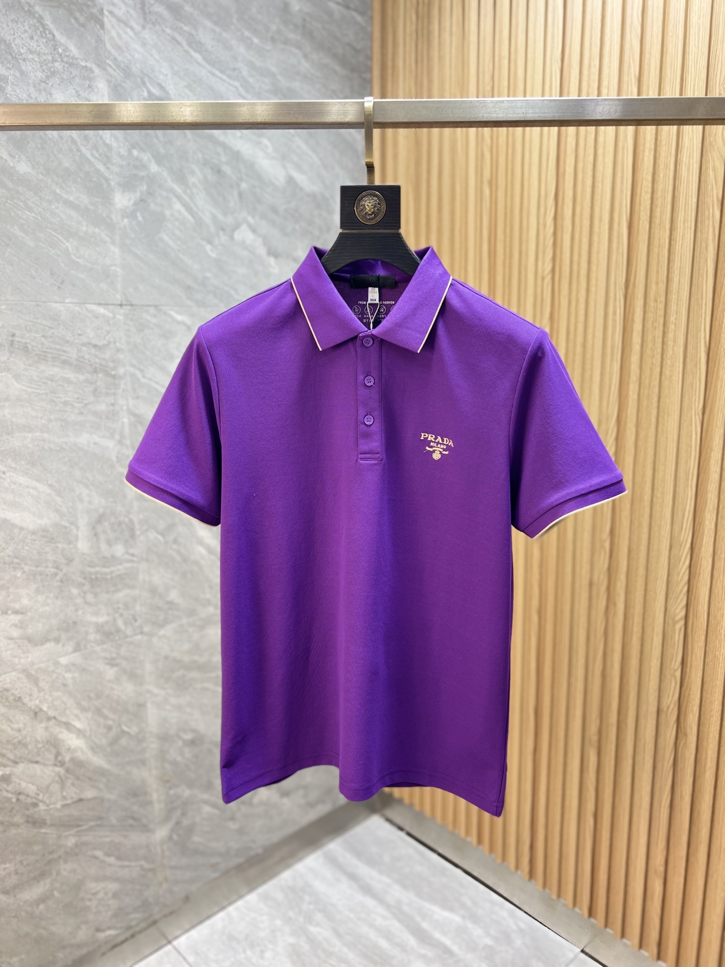 NO:913734,prada/Prada 2026 spring and summer new products, complete with three labels, lapel short-sleeved polo shirt, good product, no need to introduce too much, look at the details, counter size M-XXXL,, prada, prada, T-shirt,19860909prada/普拉达 2026春夏新品上新 三标齐全 翻领短袖polo衫 好货不用过多介绍 看细节 专柜码数M-XXXL,,prada,prada,T-shirt,,Men's clothing