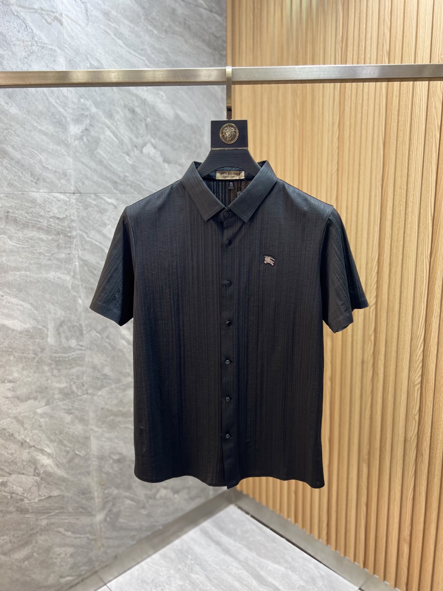 NO:913737,Burberry/Burberry 2026 spring and summer new products, complete with three labels, shirts, good products, no need to introduce too much, look at the details, counter size M-XXXL,, burberry, burberry, shirts,19860909Burberry/巴宝莉 2026春夏新品上新 三标齐全 衬衫 好货不用过多介绍 看细节 专柜码数M-XXXL,,burberry,burberry,shirts,,Men's clothing