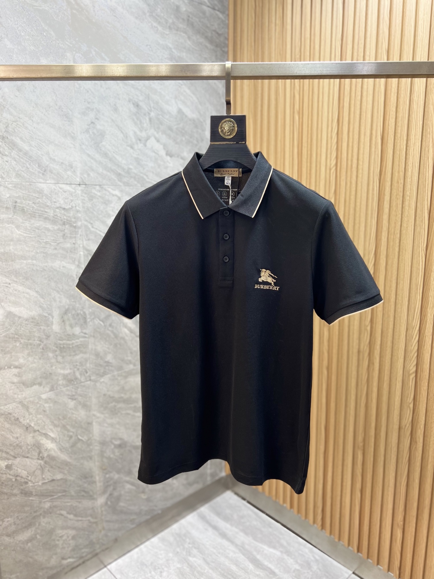 NO:913738,Burberry/Burberry 2026 spring and summer new products, complete with three labels, lapel short-sleeved polo shirt, good product, no need to introduce too much, look at the details, counter size M-XXXL,, burberry, burberry, T-shirt,19860909Burberry/巴宝莉 2026春夏新品上新 三标齐全 翻领短袖polo衫 好货不用过多介绍 看细节 专柜码数M-XXXL,,burberry,burberry,T-shirt,,Men's clothing