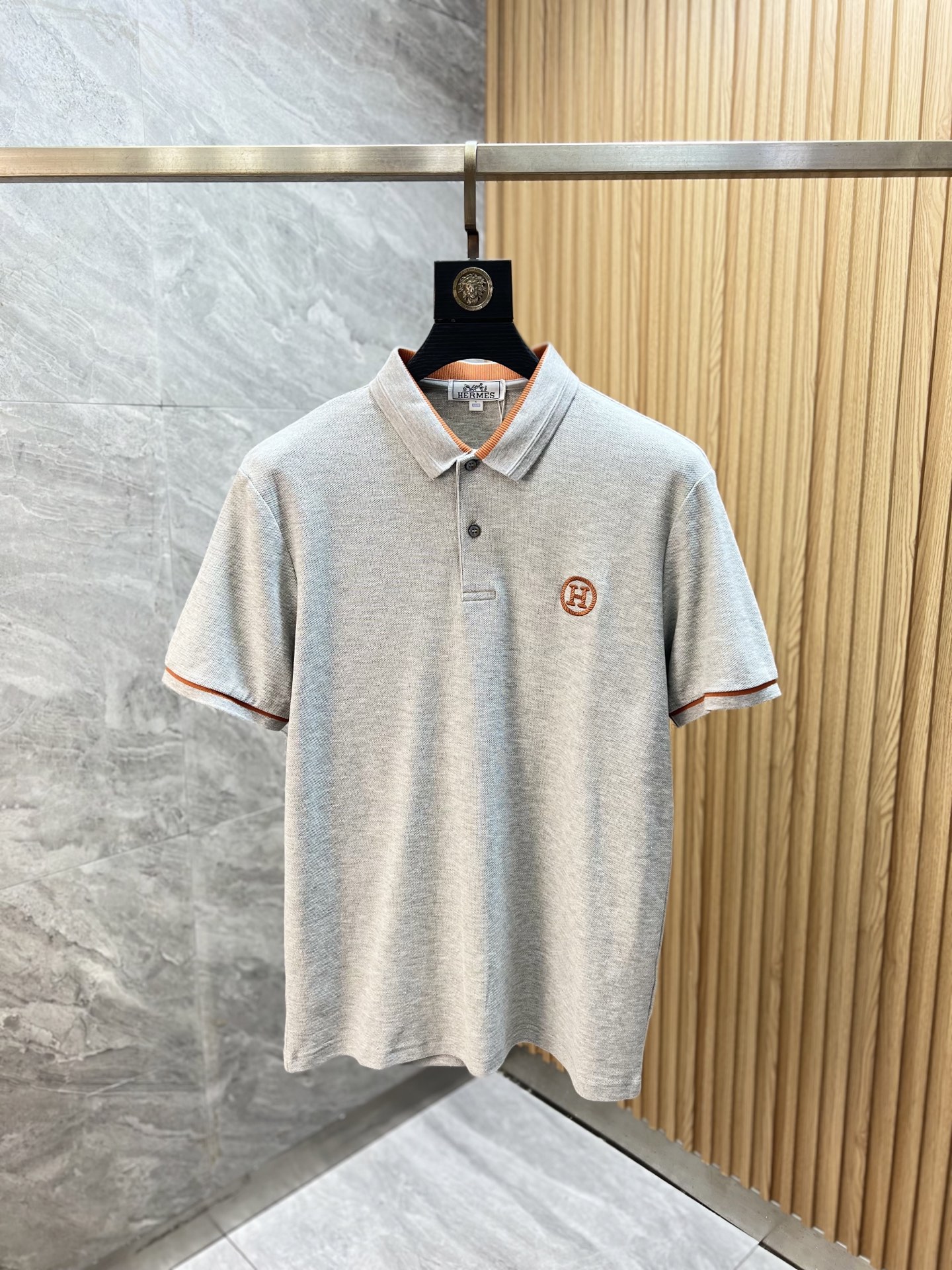 NO:913744,Hermes/Hermès 2026 spring and summer new products, complete with three labels, lapel short-sleeved polo shirt, good product, no need to introduce too much, look at the details, counter size M-XXXL,, hermes, hermes, T-shirt,19860909Hermes/爱马仕 2026春夏新品上新 三标齐全 翻领短袖polo衫 好货不用过多介绍 看细节 专柜码数M-XXXL,,hermes,hermes,T-shirt,,Men's clothing
