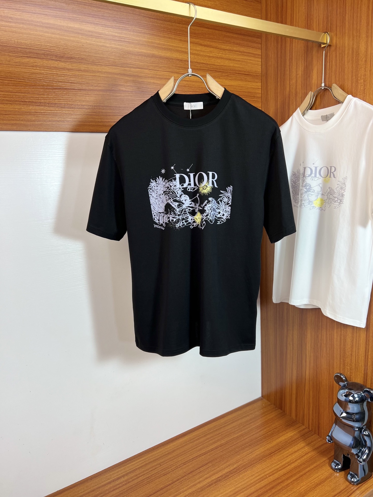 NO:913748,Dior/Dior 2026 spring and summer new products, complete with three labels, mercerized cotton short-sleeved T-shirt, good product without too much introduction, look at the details, counter size M-XXXL 175/140, recommended L,, dior, dior, T-shirt, tees, t-shirt,19860909Dior/迪奥 2026春夏新品 三标齐全 丝光棉短袖T恤 好货不用过多介绍 看细节 专柜码数M-XXXL 175/140建议L,,dior,dior,T-shirt,tees，t-shirt,,Men's clothing