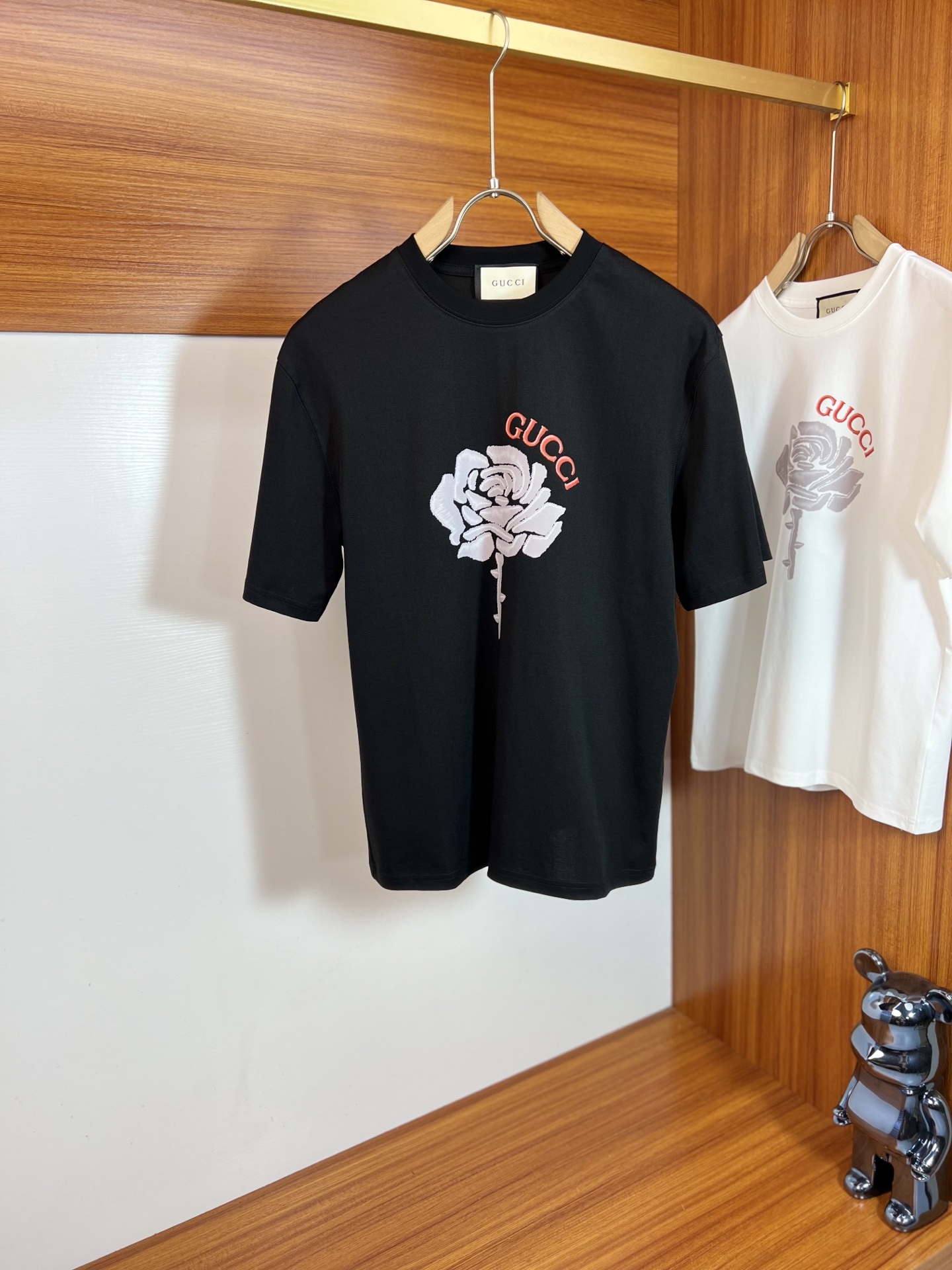 NO:913756,Gucci/Gucci 2026 spring and summer new products, complete with three labels, mercerized cotton short-sleeved T-shirt, good product, no need to introduce too much, look at the details, counter size M-XXXL 175/140, recommended L,, gucci, T-shirt, tees, t-shirt,19860909Gucci/古奇 2026春夏新品 三标齐全 丝光棉短袖T恤 好货不用过多介绍 看细节 专柜码数M-XXXL 175/140建议L,,gucci,T-shirt,tees，t-shirt,,Men's clothing