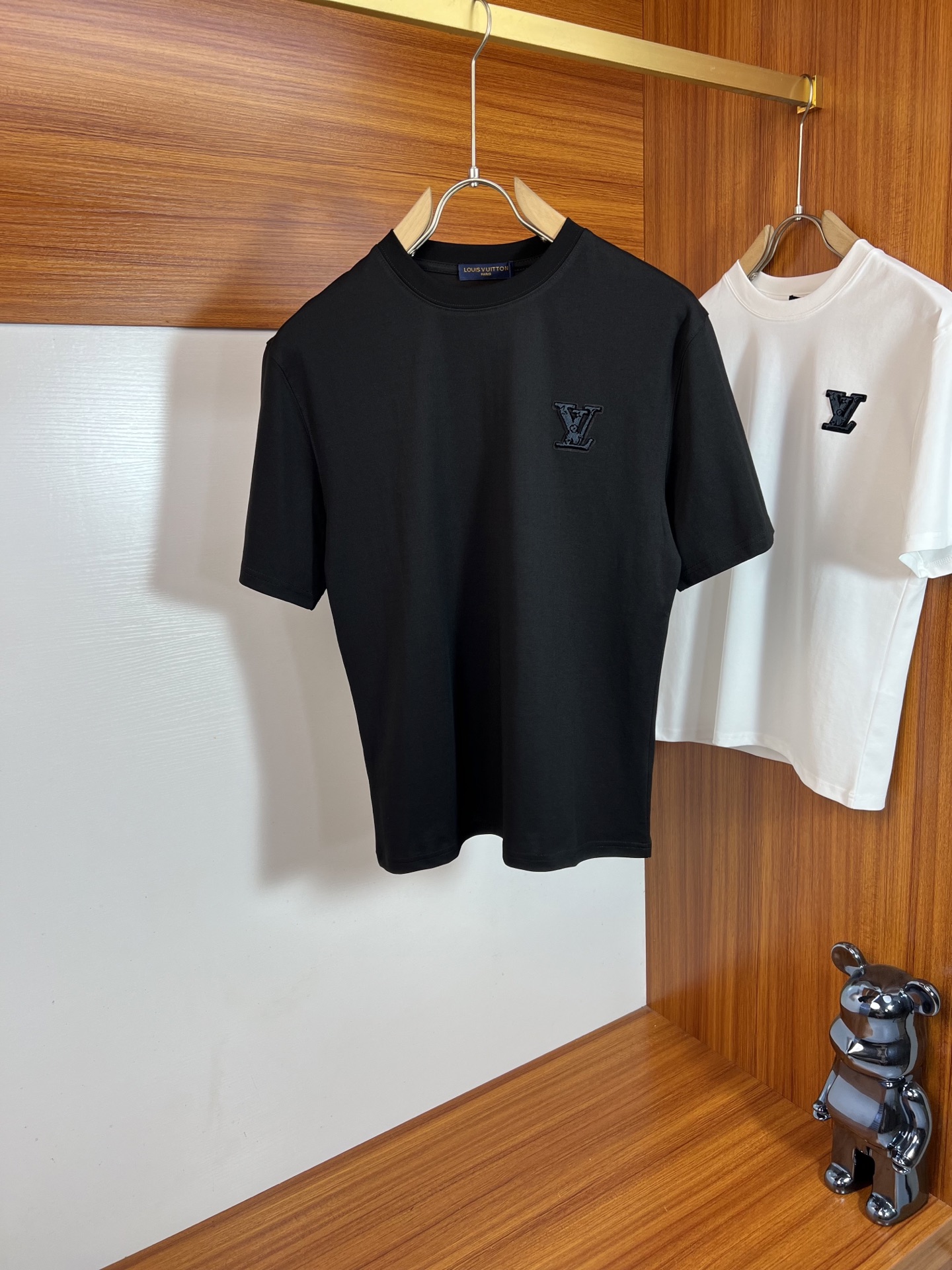 NO:913741,LV/Louis Vuitton 2026 spring and summer new products, complete with three labels, mercerized cotton short-sleeved T-shirt, good product without too much introduction, look at the details, counter size M-XXXL 175/140 recommended L,, louis vuitton, louis vuitton, T-shirt, tees, t-shirt,19860909LV/路易威登 2026春夏新品 三标齐全 丝光棉短袖T恤 好货不用过多介绍 看细节 专柜码数M-XXXL 175/140建议L,,louis vuitton,louis vuitton,T-shirt,tees，t-shirt,,Men's clothing