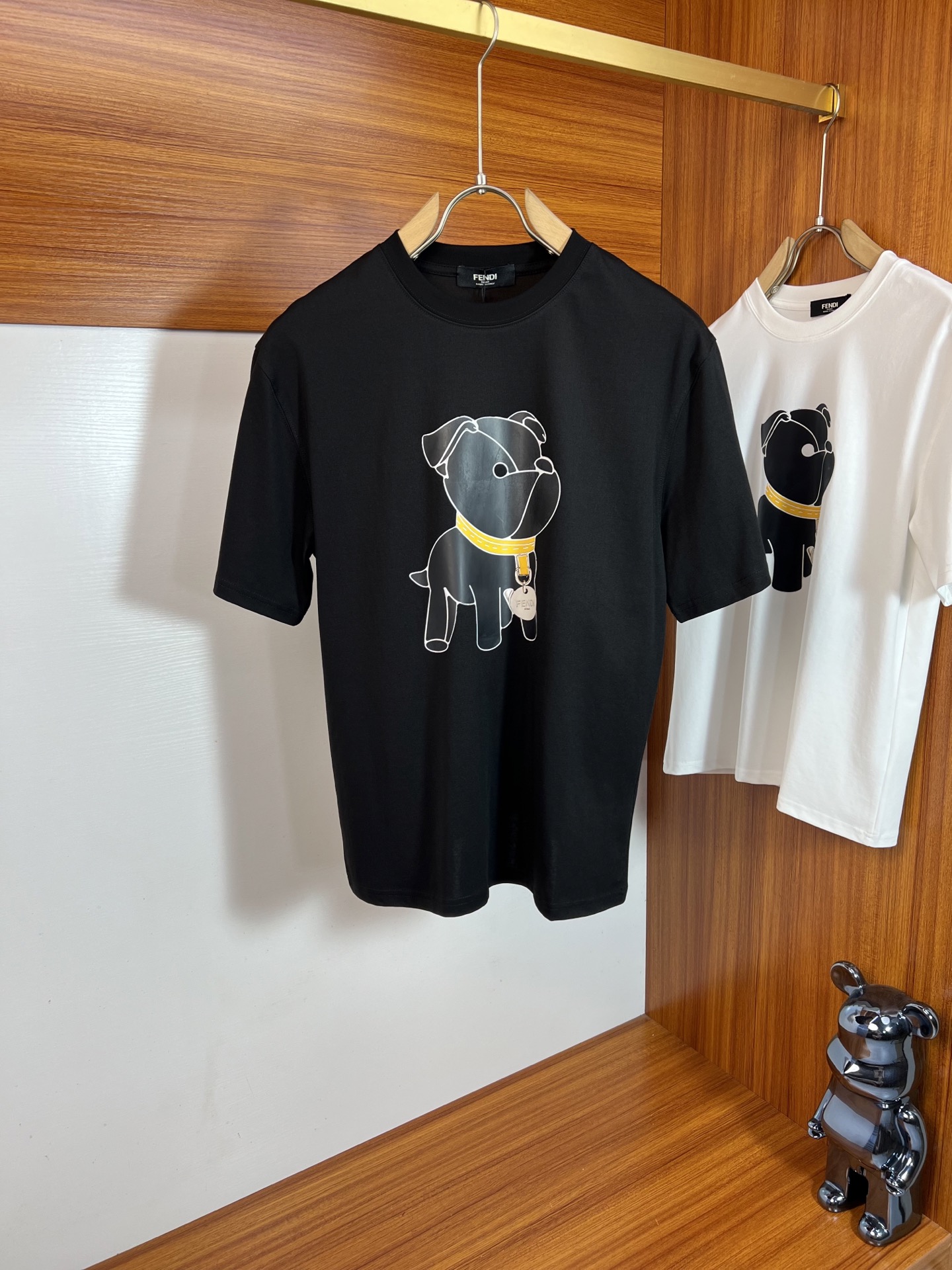NO:913745,Fendi/Fendi 2026 spring and summer new products, complete with three labels, mercerized cotton short-sleeved T-shirt, good product without too much introduction, look at the details, counter size M-XXXL 175/140, recommended L,, fendi, fendi, T-shirt, tees, t-shirt,19860909Fendi/芬迪 2026春夏新品 三标齐全 丝光棉短袖T恤 好货不用过多介绍 看细节 专柜码数M-XXXL 175/140建议L,,fendi,fendi,T-shirt,tees，t-shirt,,Men's clothing