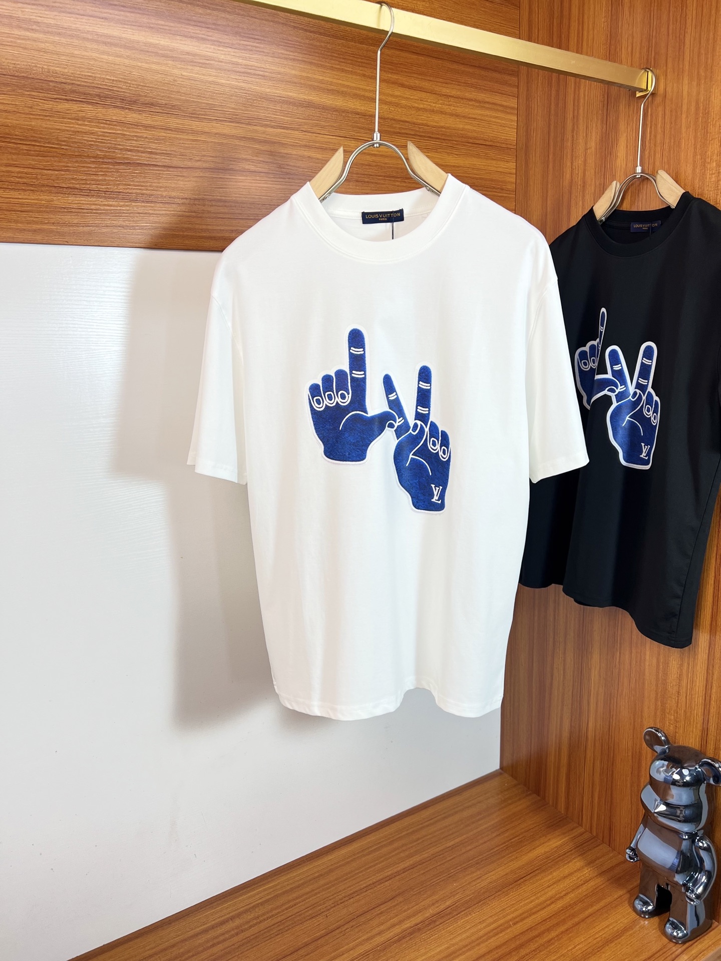 NO:913755,LV/Louis Vuitton 2026 spring and summer new products, complete with three labels, mercerized cotton short-sleeved T-shirt, good product without too much introduction, look at the details, counter size M-XXXL 175/140 recommended L,, louis vuitton, louis vuitton, T-shirt, tees, t-shirt,19860909LV/路易威登 2026春夏新品 三标齐全 丝光棉短袖T恤 好货不用过多介绍 看细节 专柜码数M-XXXL 175/140建议L,,louis vuitton,louis vuitton,T-shirt,tees，t-shirt,,Men's clothing