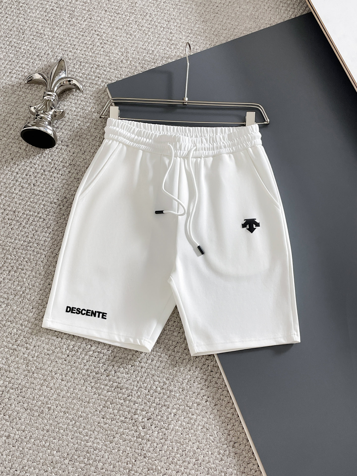 NO:926002,Descente's 2026 spring and summer new products, complete with three standards, elastic band, casual pants and shorts, no need to introduce too much, look at the details, counter size M-XXXL 175/upper body recommended L,, shorts,19860909迪桑特 2026春夏新品 三标齐全 松紧带五分休闲裤短裤 好货不用过多介绍 看细节 专柜码数M-XXXL 175/上身建议L,,shorts,,Men's clothing