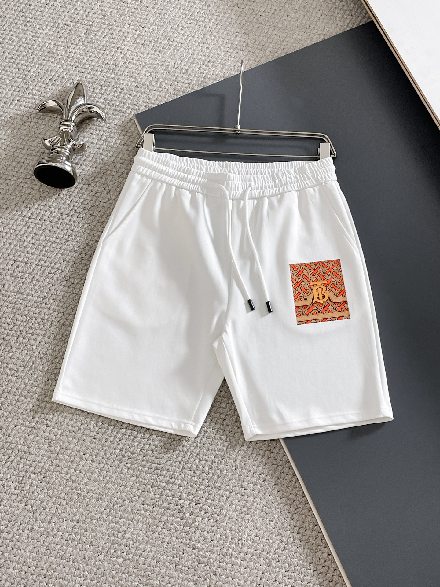 NO:926029,Burberry/Burberry 2026 spring and summer new products, complete with three labels, elastic band five-point casual pants and shorts, good products without too much introduction, look at the details, counter size M-XXXL 175/upper body recommended L,, burberry, burberry, shorts,19860909Burberry/巴宝莉 2026春夏新品 三标齐全 松紧带五分休闲裤短裤 好货不用过多介绍 看细节 专柜码数M-XXXL 175/上身建议L,,burberry,burberry,shorts,,Men's clothing