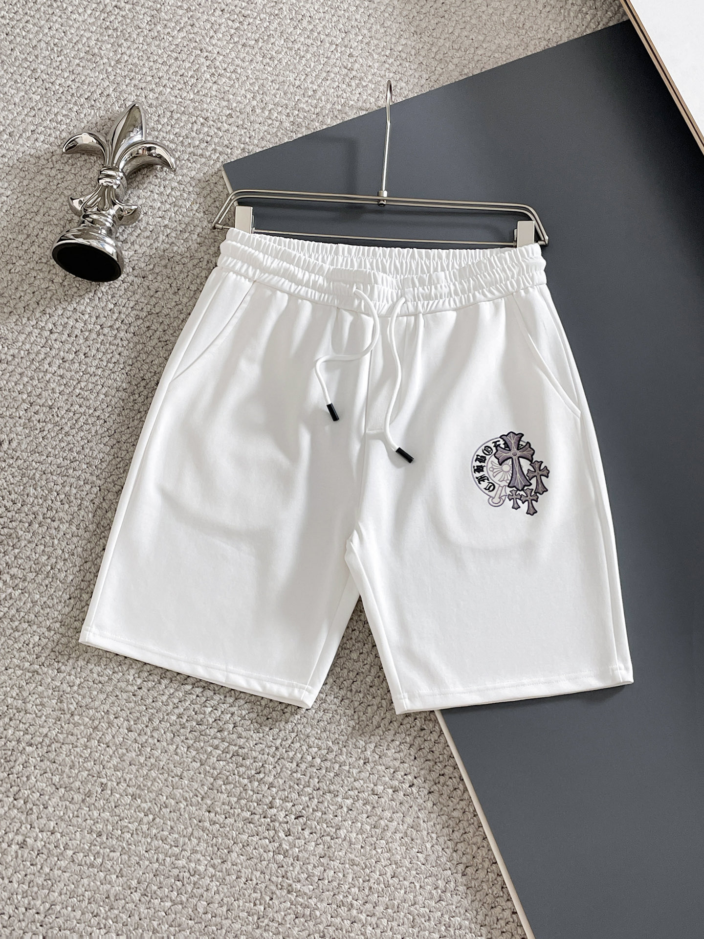 NO:926038,ch/Chrome Hearts 2026 spring and summer new products, complete with three labels, elastic band five-point casual pants and shorts, good products without too much introduction, look at the details, counter size M-XXXL 175/upper body recommended L,, chrome hearts, shorts,19860909ch/克罗心 2026春夏新品 三标齐全 松紧带五分休闲裤短裤 好货不用过多介绍 看细节 专柜码数M-XXXL 175/上身建议L,,chrome hearts,shorts,,Men's clothing