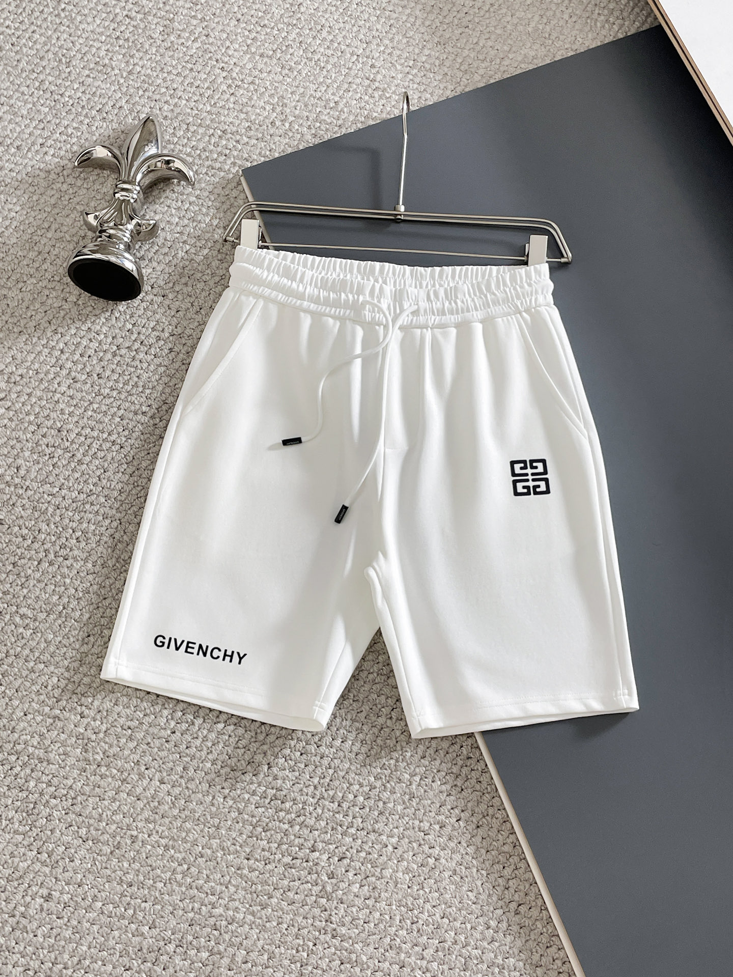 NO:926055,give/Givenchy 2026 spring and summer new products, complete with three standards, elastic band five-point casual pants and shorts, good products without too much introduction, look at the details, counter size M-XXXL 175/upper body recommended L,,givenchy,givenchy,shorts,19860909give/纪梵希 2026春夏新品 三标齐全 松紧带五分休闲裤短裤 好货不用过多介绍 看细节 专柜码数M-XXXL 175/上身建议L,,givenchy,givenchy,shorts,,Men's clothing