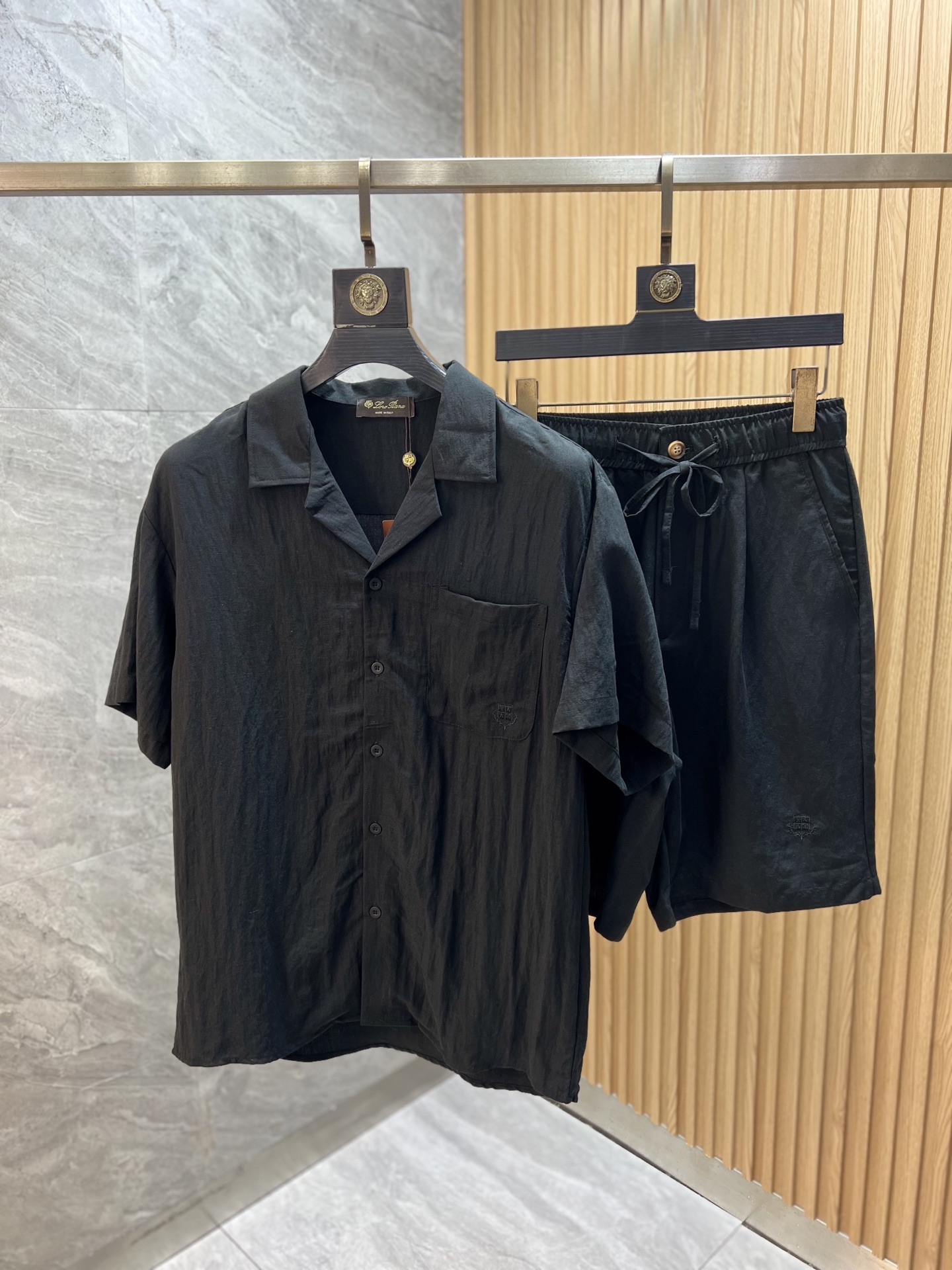 NO:929330,LP 1946 spring and summer new products, complete with three standards, fashionable casual suits, good products, no need to introduce too much, look at the details, counter size M-XXXL / Recommended L,, loro piana,19860909LP 1946春夏新品 三标齐全 时尚休闲套装 好货不用过多介绍 看细节 专柜码数 M-XXXL /建议L,,loro piana,,Men's clothing
