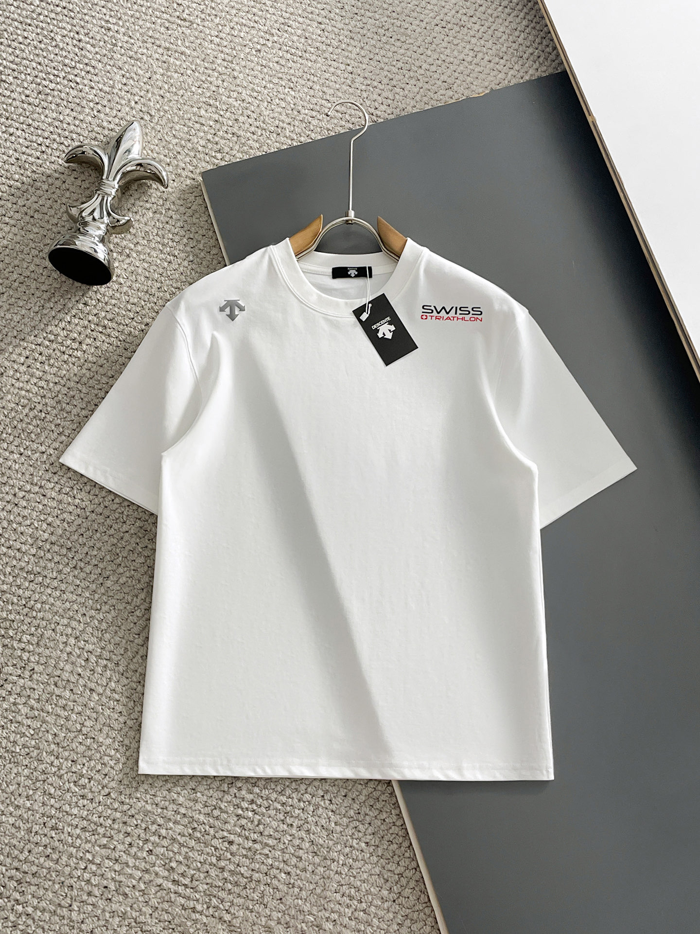 NO:929130,Descente 2026 spring and summer new products, complete with three labels, mercerized cotton round neck short-sleeved T-shirt, good product without too much introduction, look at the details, counter size M-XXXL / recommended L,, T-shirt, tees, t-shirt,19860909迪桑特 2026年春夏新品上新 三标齐全 丝光棉圆领短袖T恤 好货不用过多介绍 看细节 专柜码数M-XXXL /建议L,,T-shirt,tees，t-shirt,,Men's clothing