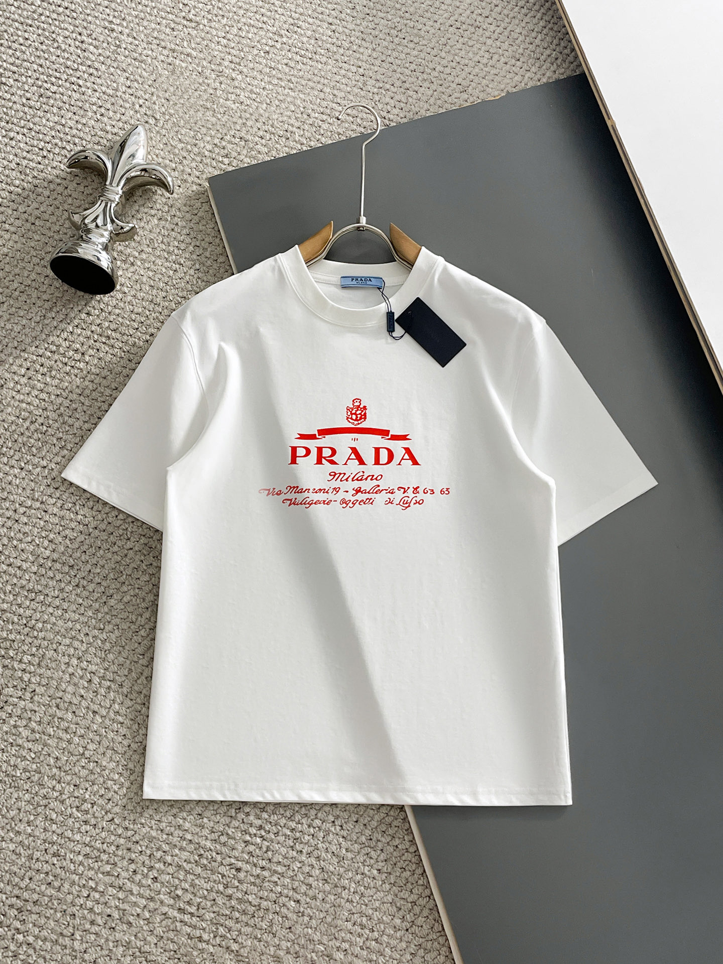 NO:929140,prada/Prada 2026 spring and summer new products, complete with three labels, mercerized cotton round neck short-sleeved T-shirt, good product without too much introduction, look at the details, counter size M-XXXL / recommended L,, prada, prada, T-shirt, tees, t-shirt,19860909prada/普拉达 2026年春夏新品上新 三标齐全 丝光棉圆领短袖T恤 好货不用过多介绍 看细节 专柜码数M-XXXL /建议L,,prada,prada,T-shirt,tees，t-shirt,,Men's clothing