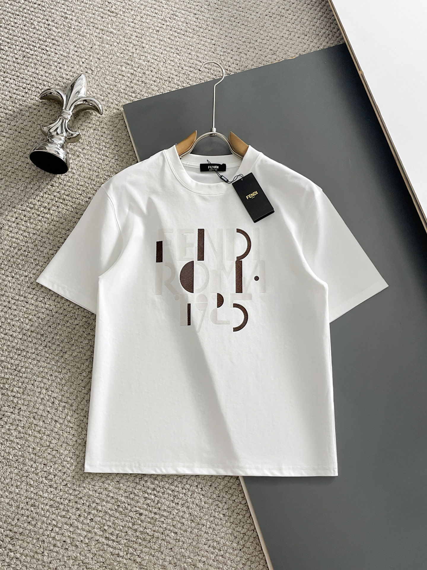 NO:929149,Fendi/Fendi 2026 spring and summer new products, complete with three labels, mercerized cotton round neck short-sleeved T-shirt, good product without too much introduction, look at the details, counter size M-XXXL / recommended L,, fendi, fendi, T-shirt, tees, t-shirt,19860909Fendi/芬迪 2026年春夏新品上新 三标齐全 丝光棉圆领短袖T恤 好货不用过多介绍 看细节 专柜码数M-XXXL /建议L,,fendi,fendi,T-shirt,tees，t-shirt,,Men's clothing