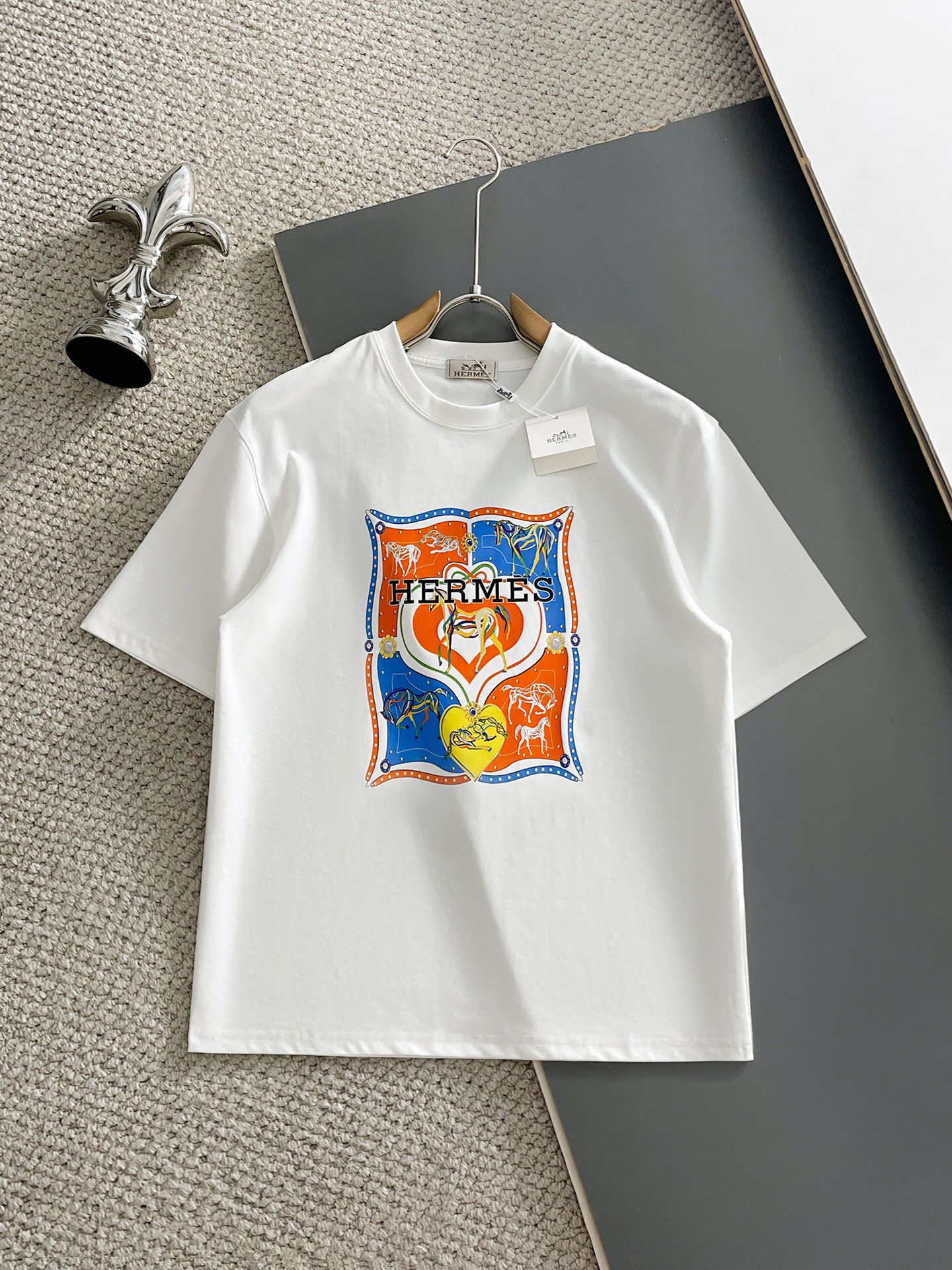 NO:929156,Hermes/Hermès 2026 spring and summer new products, complete with three labels, mercerized cotton round neck short-sleeved T-shirt, good product does not need to be introduced too much, look at the details, counter size M-XXXL / recommended L,, hermes, hermes, T-shirt, tees, t-shirt,19860909Hermes/爱马仕 2026年春夏新品上新 三标齐全 丝光棉圆领短袖T恤 好货不用过多介绍 看细节 专柜码数M-XXXL /建议L,,hermes,hermes,T-shirt,tees，t-shirt,,Men's clothing