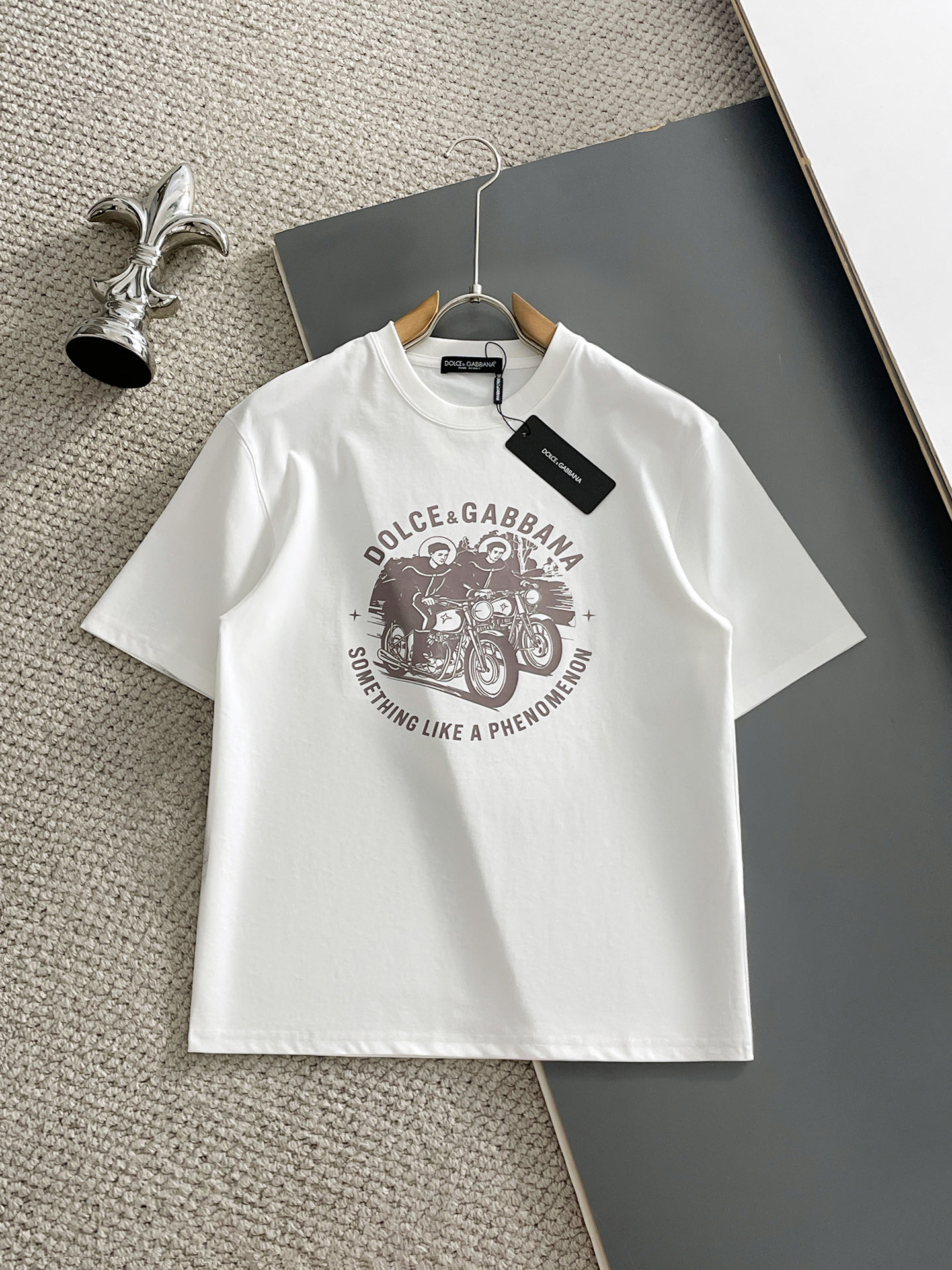 NO:929165,DG/Dolce & Gabbana 2026 spring and summer new products, complete with three labels, mercerized cotton round neck short-sleeved T-shirt, good product without too much introduction, look at the details, counter size M-XXXL / recommended L,, Dolce&Gabbana, T-shirt, tees, t-shirt,19860909DG/杜嘉班纳 2026年春夏新品上新 三标齐全 丝光棉圆领短袖T恤 好货不用过多介绍 看细节 专柜码数M-XXXL /建议L,,Dolce&Gabbana,T-shirt,tees，t-shirt,,Men's clothing