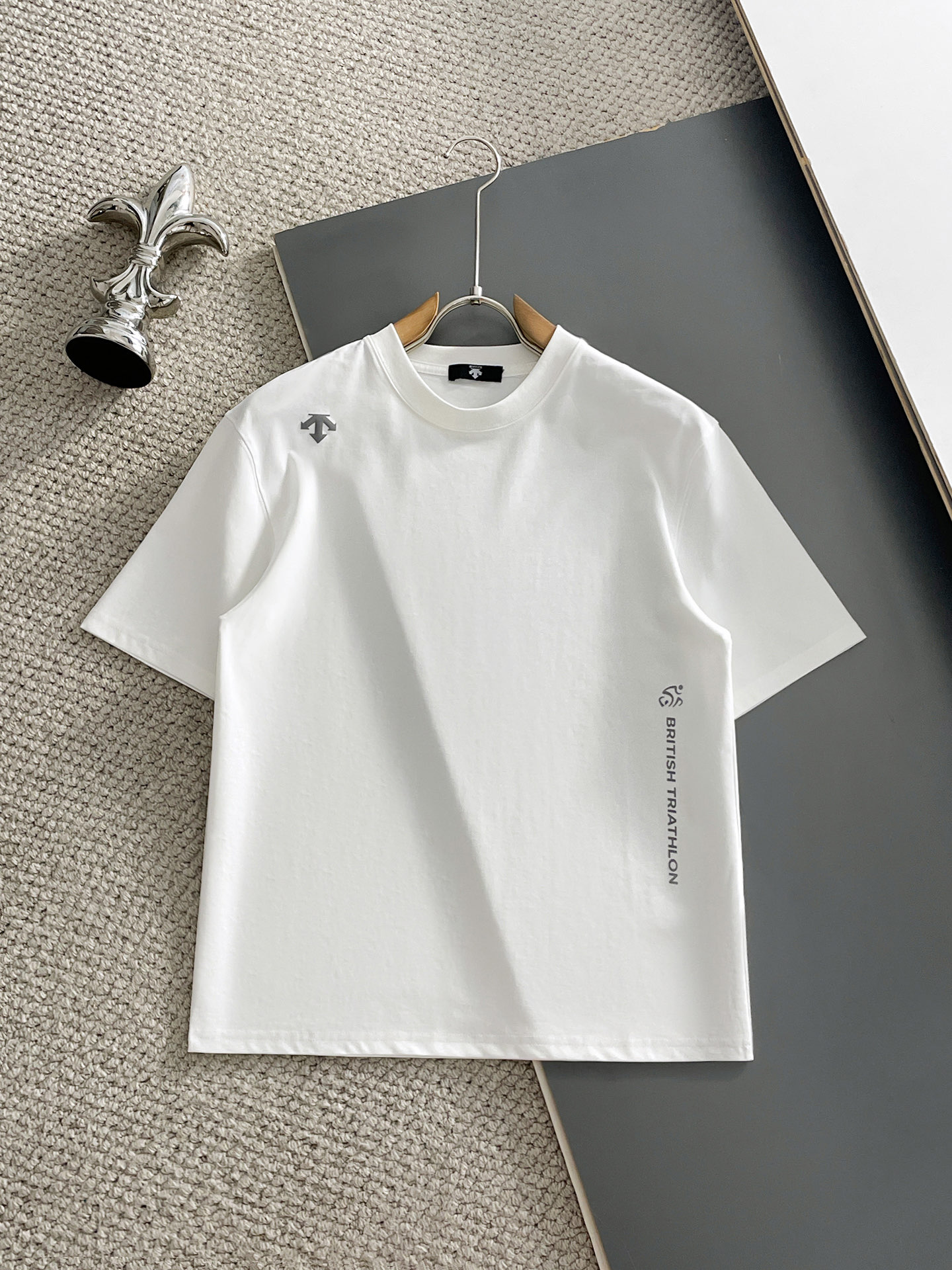 NO:929173,Descente 2026 spring and summer new products, complete with three labels, mercerized cotton round neck short-sleeved T-shirt, good product without too much introduction, look at the details, counter size M-XXXL / recommended L,, T-shirt, tees, t-shirt,19860909迪桑特 2026年春夏新品上新 三标齐全 丝光棉圆领短袖T恤 好货不用过多介绍 看细节 专柜码数M-XXXL /建议L,,T-shirt,tees，t-shirt,,Men's clothing