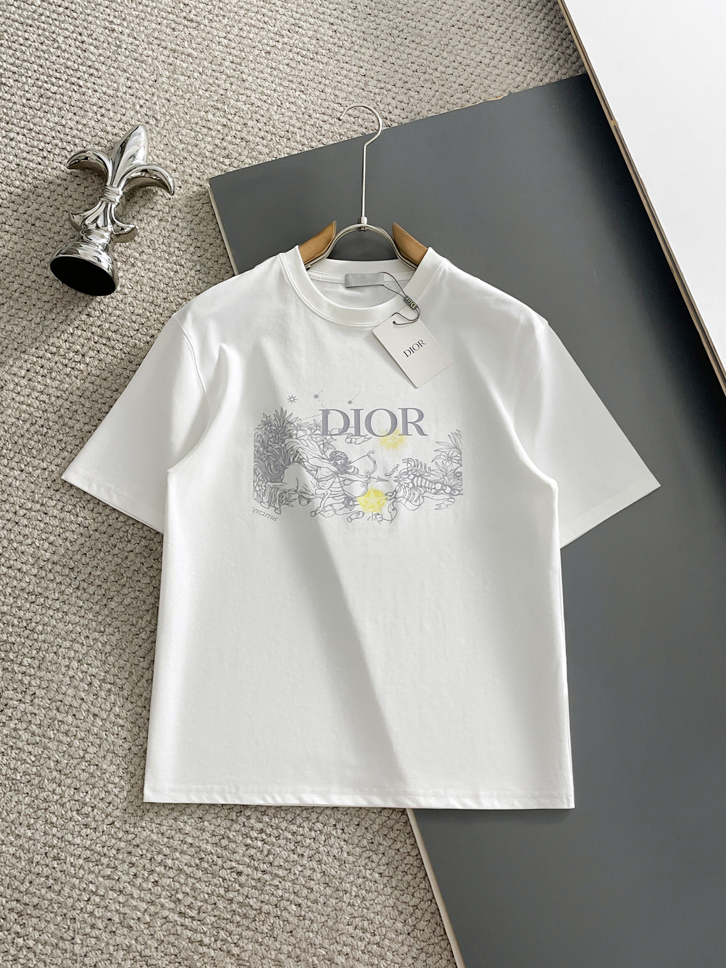 NO:929181,Dior/Dior 2026 spring and summer new products, complete with three labels, mercerized cotton round neck short-sleeved T-shirt, good product without too much introduction, look at the details, counter size M-XXXL / recommended L,, dior, dior, T-shirt, tees, t-shirt,19860909Dior/迪奥 2026年春夏新品上新 三标齐全 丝光棉圆领短袖T恤 好货不用过多介绍 看细节 专柜码数M-XXXL /建议L,,dior,dior,T-shirt,tees，t-shirt,,Men's clothing