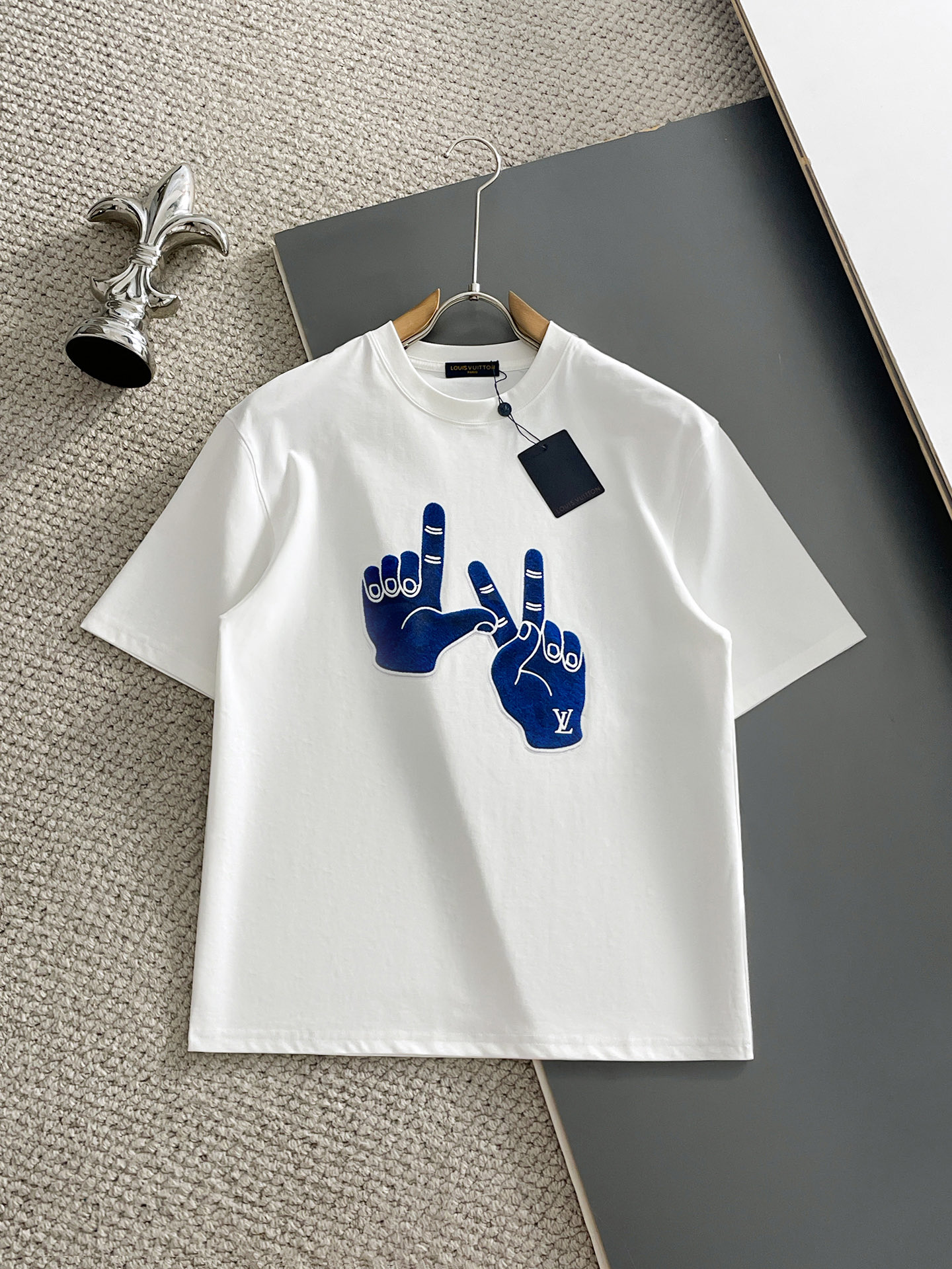 NO:929190,LV/Louis Vuitton 2026 spring and summer new products, complete with three labels, mercerized cotton round neck short-sleeved T-shirt, good product without too much introduction, look at the details, counter size M-XXXL / recommended L,, louis vuitton, louis vuitton, T-shirt, tees, t-shirt,19860909LV/路易威登 2026年春夏新品上新 三标齐全 丝光棉圆领短袖T恤 好货不用过多介绍 看细节 专柜码数M-XXXL /建议L,,louis vuitton,louis vuitton,T-shirt,tees，t-shirt,,Men's clothing