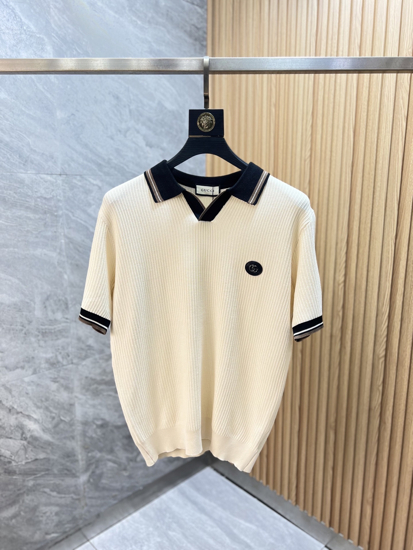 NO:928304,Gucci/Gucci 2026 spring and summer new products, complete with three labels, lapel short-sleeved polo shirt, good product, no need to introduce too much, look at the details, counter size M-XXXL 175/140, recommended L,, gucci, T-shirt,19860909Gucci/古奇 2026年春夏新品上新 三标齐全 翻领短袖polo衫 好货不用过多介绍 看细节 专柜码数M-XXXL 175/140建议L,,gucci,T-shirt,,Men's clothing