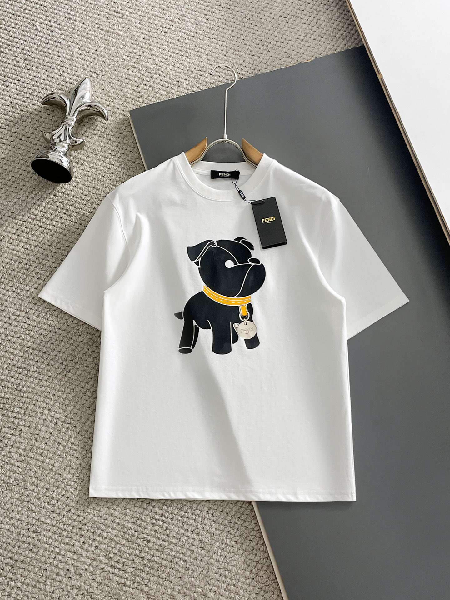 NO:928261,Fendi/Fendi 2026 spring and summer new products, complete with three labels, mercerized cotton round neck short-sleeved T-shirt, good product without too much introduction, look at the details, counter size M-XXXL / recommended L,, fendi, fendi, T-shirt, tees, t-shirt,19860909Fendi/芬迪 2026年春夏新品上新 三标齐全 丝光棉圆领短袖T恤 好货不用过多介绍 看细节 专柜码数M-XXXL /建议L,,fendi,fendi,T-shirt,tees，t-shirt,,Men's clothing