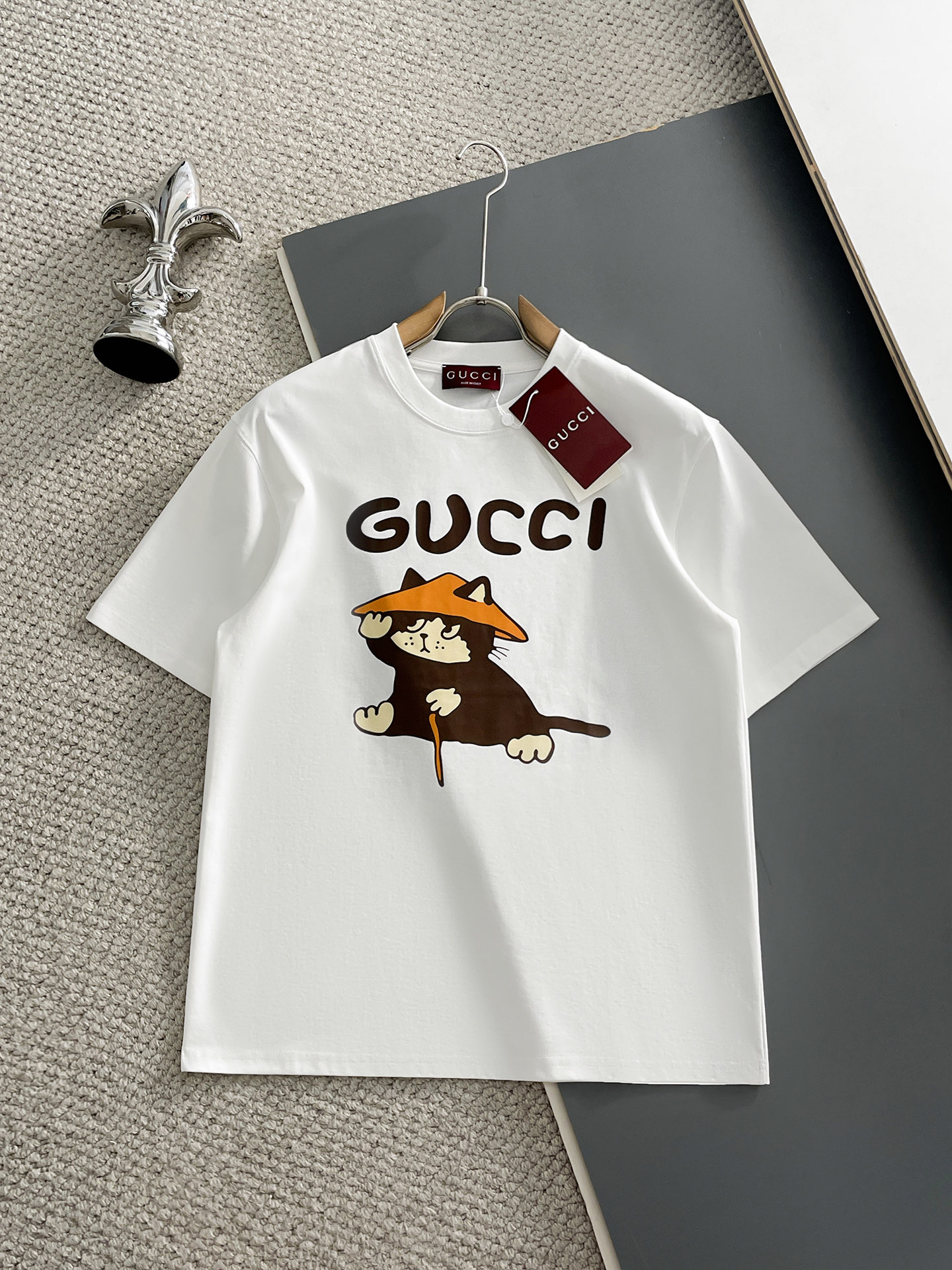 NO:933653,Gucci/Gucci 2026 spring and summer new products, complete with three labels, mercerized cotton round neck short-sleeved T-shirt, good product does not need to be introduced too much, look at the details, counter size M-XXXL / recommended L,, gucci, T-shirt, tees, t-shirt,19860909Gucci/古奇 2026年春夏新品上新 三标齐全 丝光棉圆领短袖T恤 好货不用过多介绍 看细节 专柜码数M-XXXL /建议L,,gucci,T-shirt,tees，t-shirt,,Men's clothing