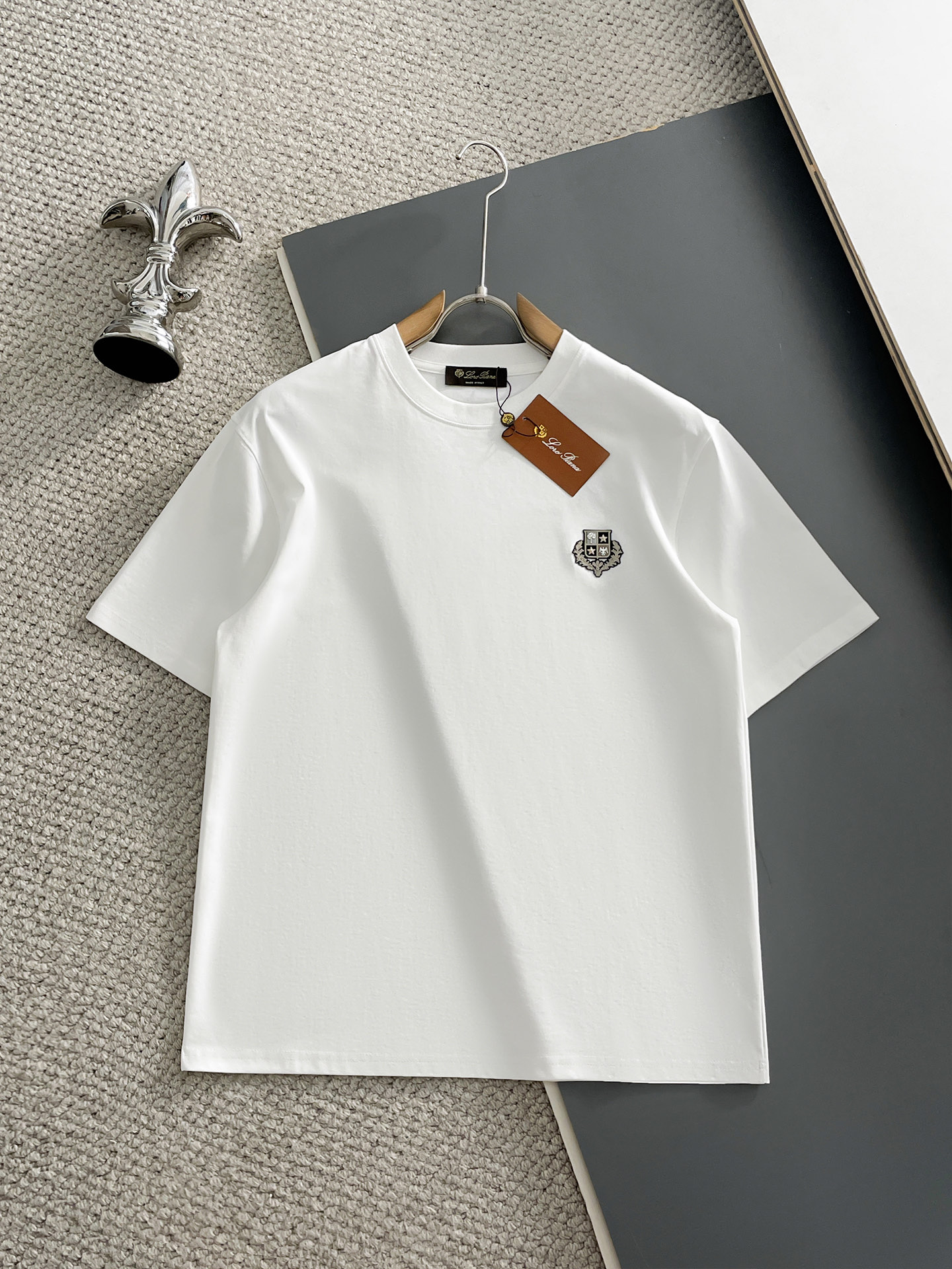 NO:933680,LP 1956 spring and summer new products, complete with three labels, mercerized cotton round neck short-sleeved T-shirt, good product, no need to introduce too much, look at the details, counter size M-XXXL / recommended L,, loro piana, T-shirt, tees, t-shirt,19860909LP 1956年春夏新品上新 三标齐全 丝光棉圆领短袖T恤 好货不用过多介绍 看细节 专柜码数M-XXXL /建议L,,loro piana,T-shirt,tees，t-shirt,,Men's clothing