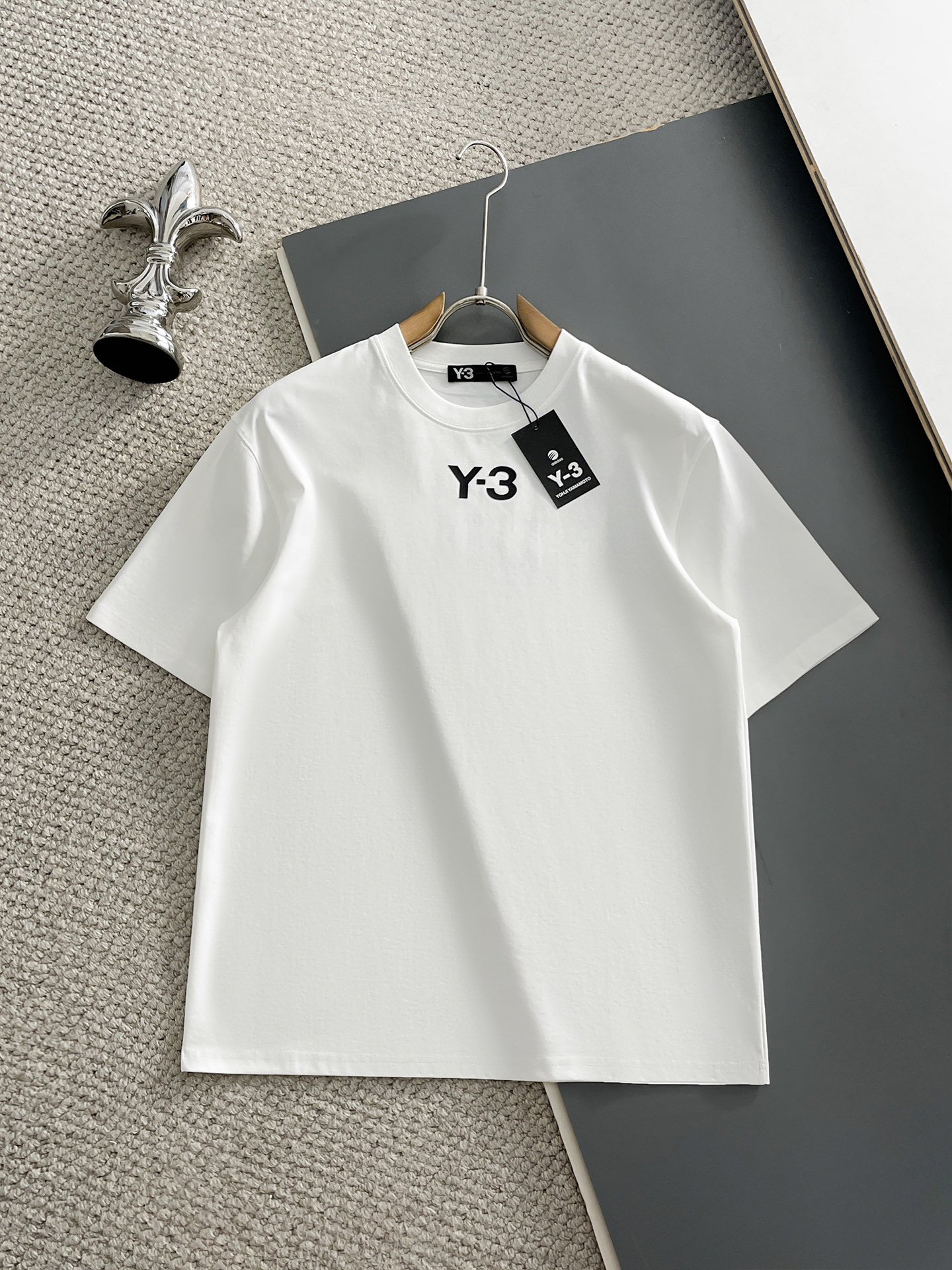 NO:933753,Y-3 2026 spring and summer new products, complete with three standards, mercerized cotton round neck short-sleeved T-shirt, good product, no need to introduce too much, look at the details, counter size M-XXXL 175/140, recommended L,, T-shirt, tees, t-shirt,19860909Y-3 2026年春夏新品上新 三标齐全 丝光棉圆领短袖T恤 好货不用过多介绍 看细节 专柜码数M-XXXL 175/140建议L,,T-shirt,tees，t-shirt,,Men's clothing