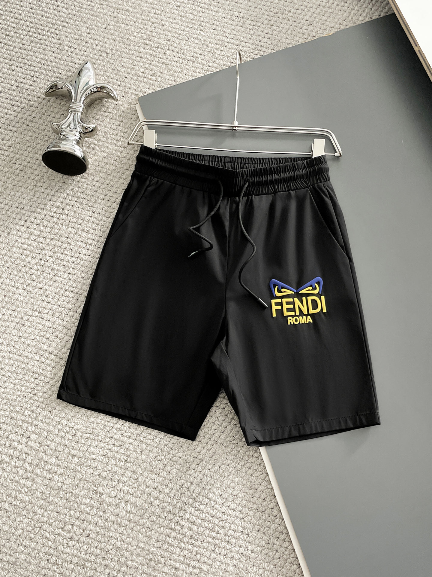 NO:935802,Fendi/Fendi 2026 spring and summer new products, complete with three standards, five-point shorts, good products, no need to introduce too much, look at the details, counter size M-XXXL 175/140, upper body recommendation xL, slim fit,,fendi,fendi,shorts,19860909Fendi/芬迪 2026春夏新品 三标齐全 五分短裤 好货不用过多介绍 看细节 专柜码数M-XXXL 175/140上身建议xL 修身版型,,fendi,fendi,shorts,,Men's clothing