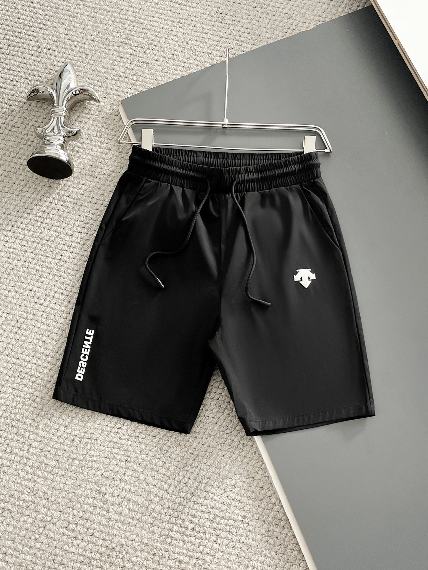 NO:935804,Des/Desante 2026 spring and summer new products, complete with three standards, five-point shorts, good products, no need to introduce too much, look at the details, counter size M-XXXL 175/140, upper body recommended xL, slim fit,,shorts,19860909Des/迪桑特 2026春夏新品 三标齐全 五分短裤 好货不用过多介绍 看细节 专柜码数M-XXXL 175/140上身建议xL 修身版型,,shorts,,Men's clothing