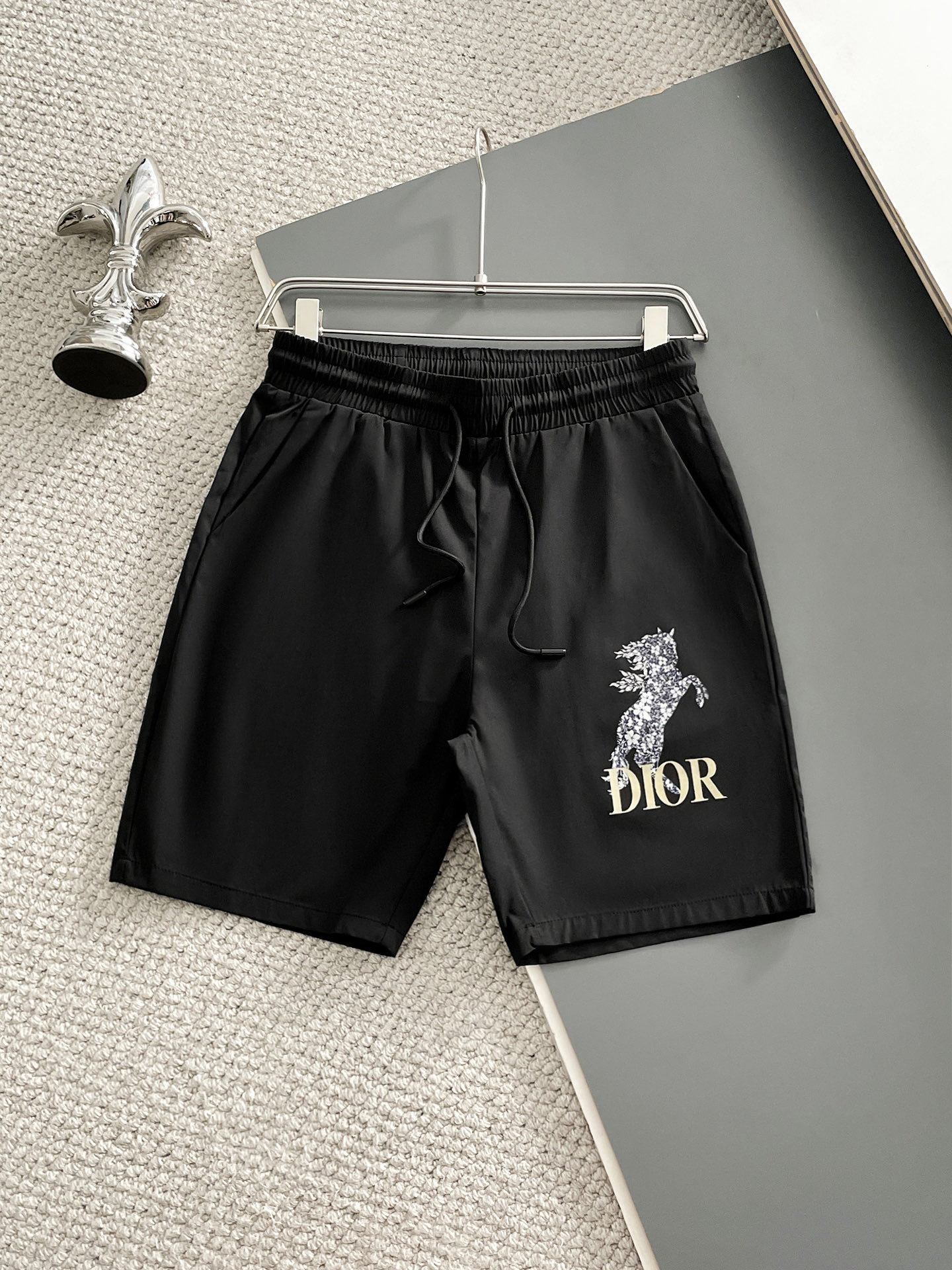 NO:935810,Dior/Dior 2026 spring and summer new products, complete with three standards, five-point shorts, good products, no need to introduce too much, look at the details, counter size M-XXXL 175/140, upper body recommendation xL, slim fit,, dior, dior, shorts,19860909Dior/迪奥 2026春夏新品 三标齐全 五分短裤 好货不用过多介绍 看细节 专柜码数M-XXXL 175/140上身建议xL 修身版型,,dior,dior,shorts,,Men's clothing