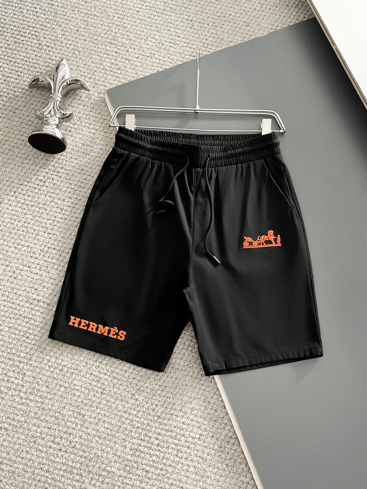 NO:935819,Hermes/Hermès 2026 spring and summer new products, complete with three standards, five-point shorts, good products, no need to introduce too much, look at the details, counter size M-XXXL 175/140, upper body recommendation xL, slim fit,,hermes,hermes,shorts,19860909Hermes/爱马仕 2026春夏新品 三标齐全 五分短裤 好货不用过多介绍 看细节 专柜码数M-XXXL 175/140上身建议xL 修身版型,,hermes,hermes,shorts,,Men's clothing