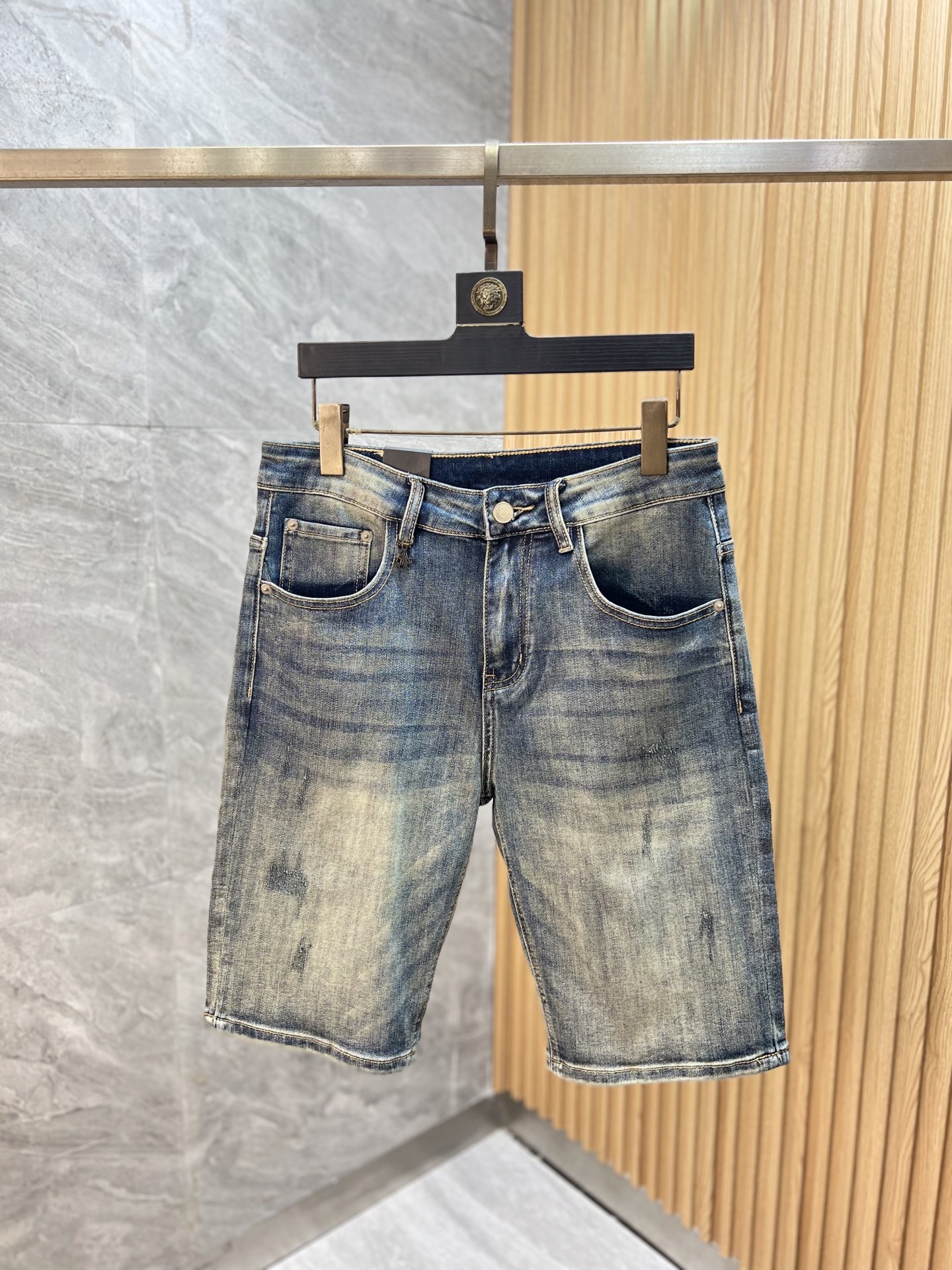 NO:937511,prada/Prada 2026 spring and summer new products, complete with three labels, jeans, good products, no need to introduce too much, look at the details, counter size 28-38 / upper body size 32,, prada, prada, jeans,19860909prada/普拉达 2026春夏新品 三标齐全 牛仔裤 好货不用过多介绍 看细节 专柜码数28-38 /上身32码,,prada,prada,jeans,,Men's clothing