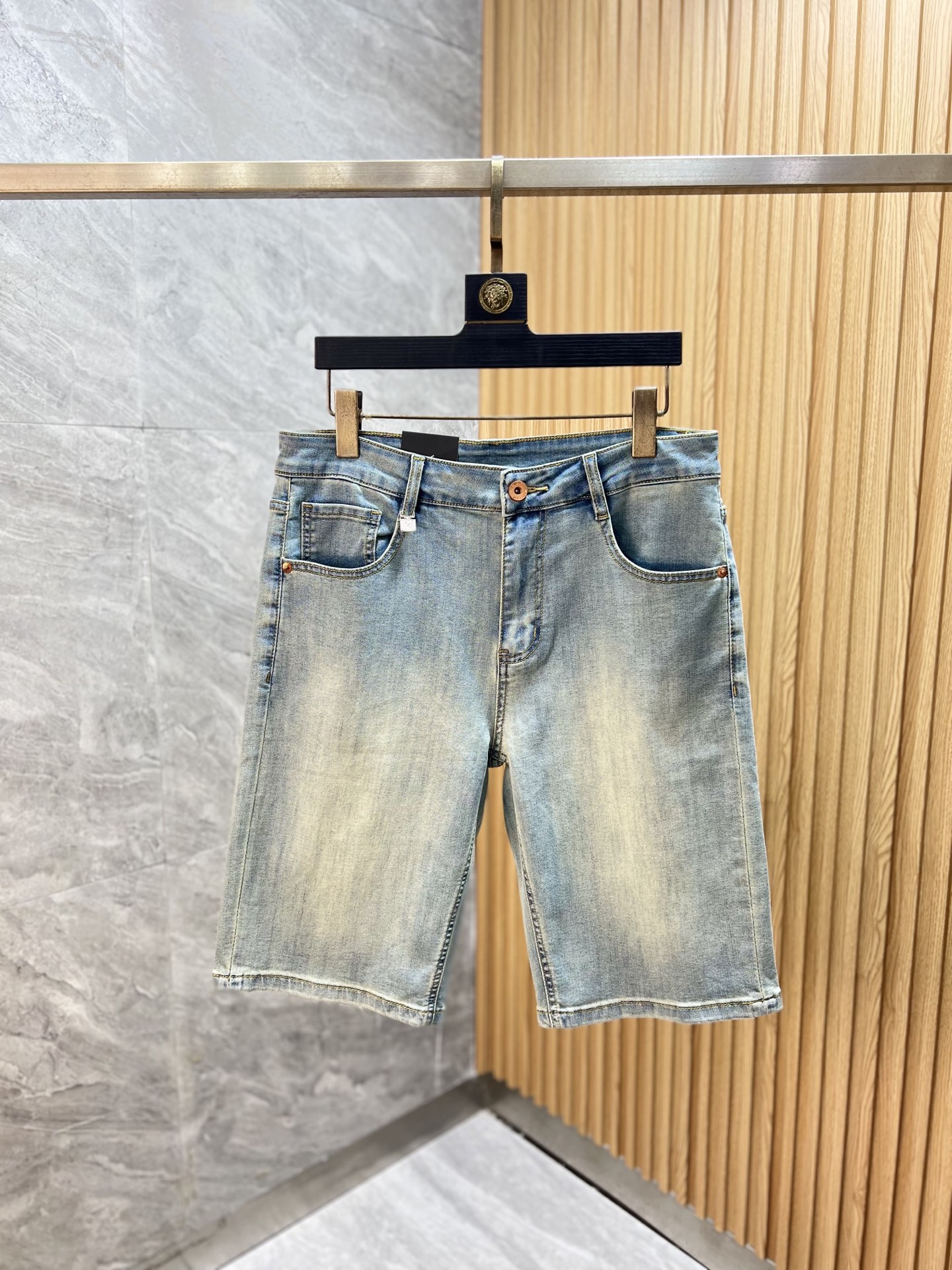 NO:937498,Hermes/Hermès 2026 spring and summer new products, complete with three labels, jeans, good products, no need to introduce too much, look at the details, counter size 28-38 / upper body size 32,, hermes, hermes, jeans,19860909Hermes/爱马仕 2026春夏新品 三标齐全 牛仔裤 好货不用过多介绍 看细节 专柜码数28-38 /上身32码,,hermes,hermes,jeans,,Men's clothing