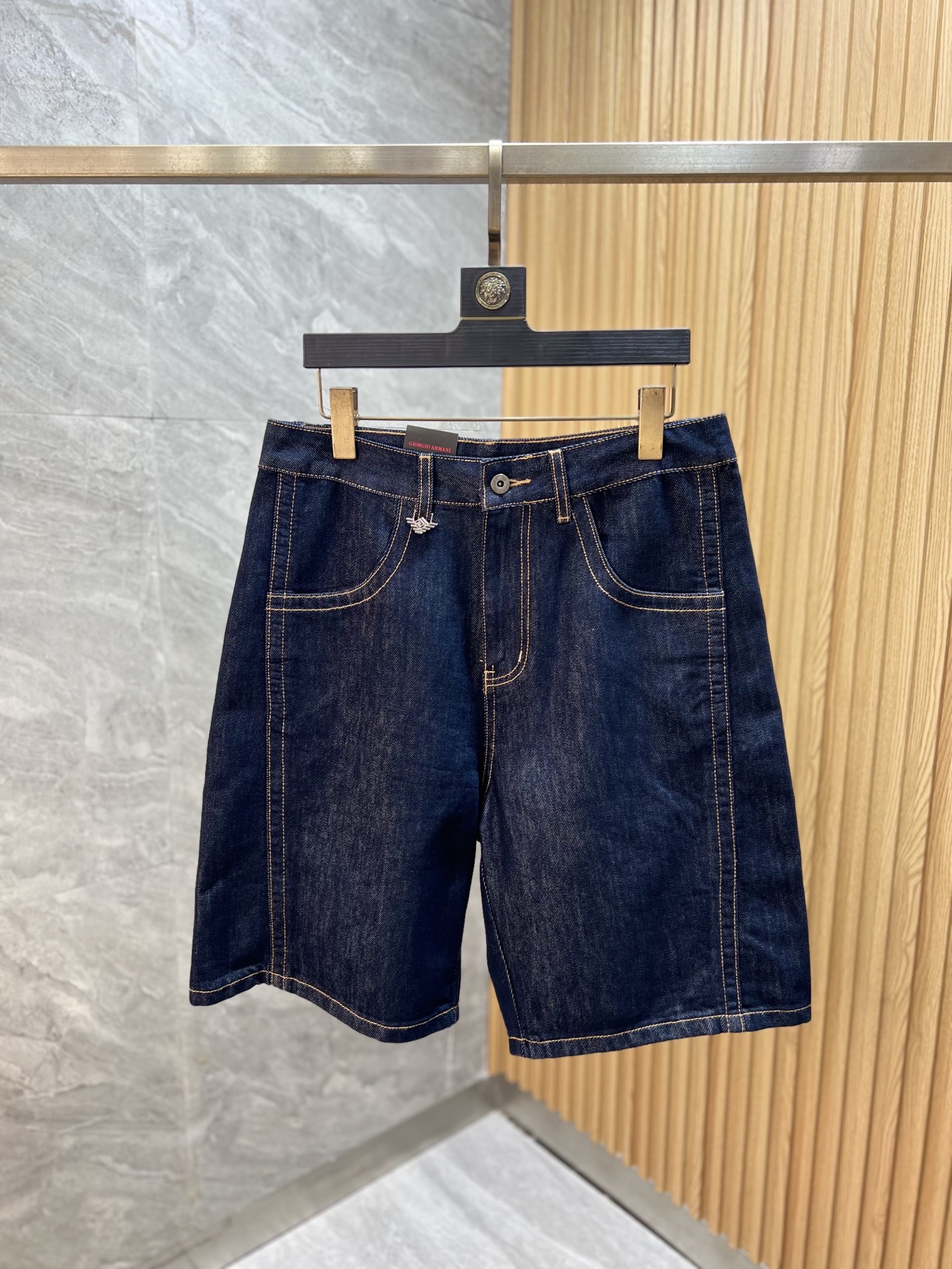 NO:937502,Armani/Armani 2026 spring and summer new products, complete with three labels, jeans, good products, no need to introduce too much, look at the details, counter size 28-38 / upper body size 32, armani, armani, jeans,19860909Armani/阿玛尼 2026春夏新品 三标齐全 牛仔裤 好货不用过多介绍 看细节 专柜码数28-38 /上身32码,,armani,armani,jeans,,Men's clothing