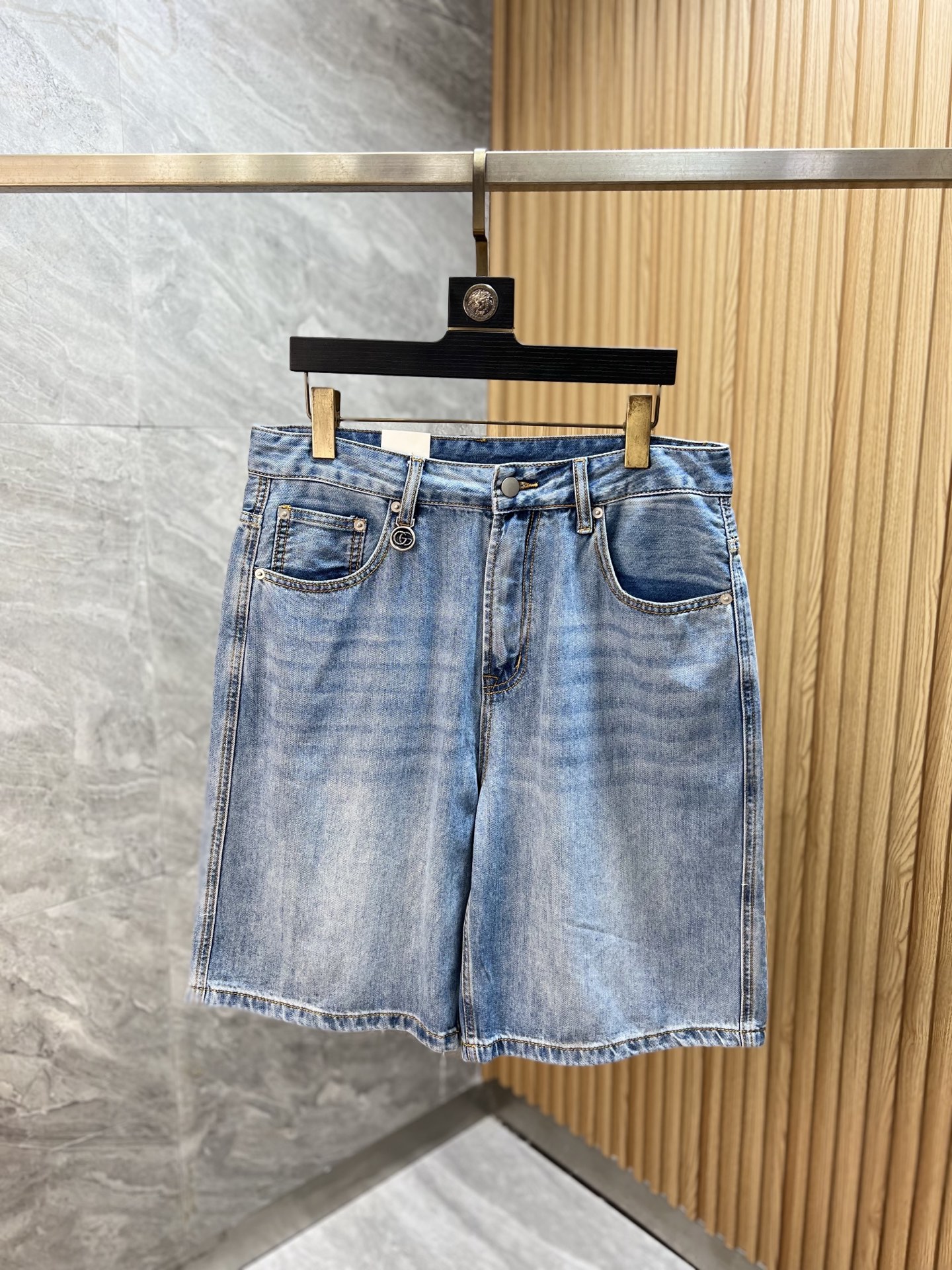 NO:937506,Gucci/Gucci 2026 spring and summer new products, complete with three labels, jeans, good products, no need to introduce too much, look at the details, counter size 28-38 / upper body size 32,, gucci, jeans,19860909Gucci/古奇 2026春夏新品 三标齐全 牛仔裤 好货不用过多介绍 看细节 专柜码数28-38 /上身32码,,gucci,jeans,,Men's clothing