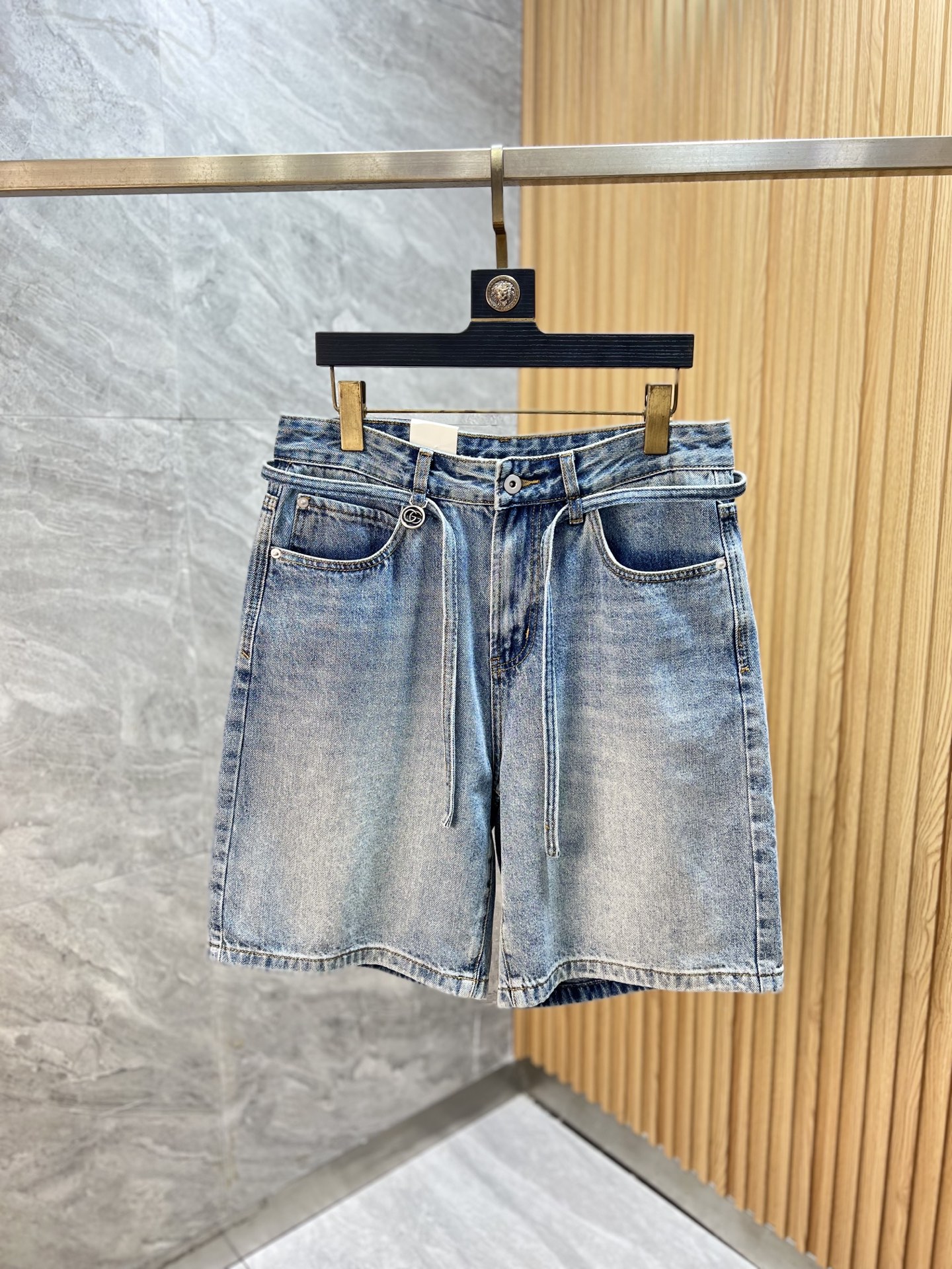 NO:937510,Gucci/Gucci 2026 spring and summer new products, complete with three labels, jeans, good products, no need to introduce too much, look at the details, counter size 28-38 / upper body size 32,, gucci, jeans,19860909Gucci/古奇 2026春夏新品 三标齐全 牛仔裤 好货不用过多介绍 看细节 专柜码数28-38 /上身32码,,gucci,jeans,,Men's clothing