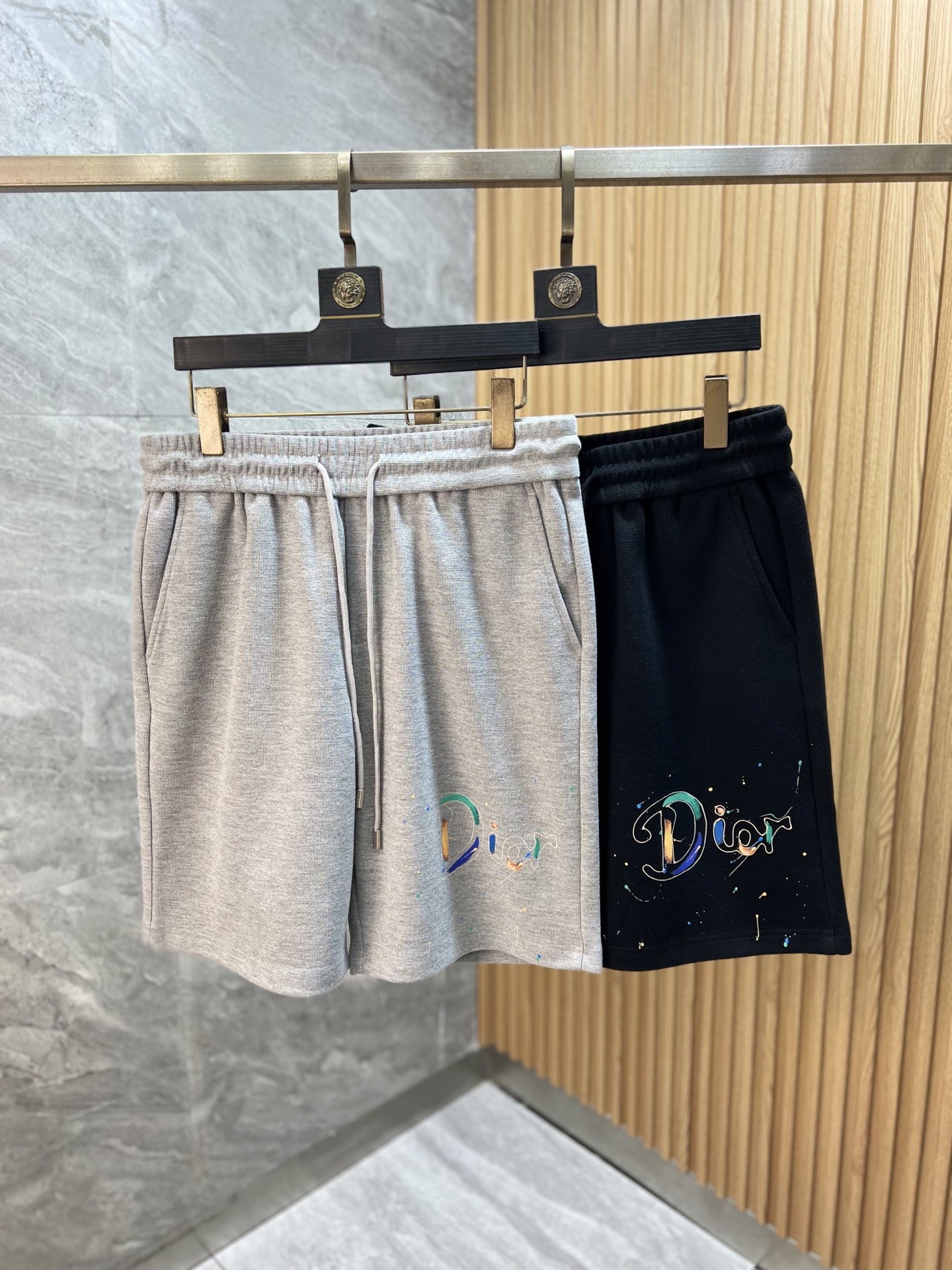 NO:937519,Dior/Dior 2026 spring and summer new products, complete with three labels, elastic band, casual pants and shorts, no need to introduce too much about the good products, look at the details, counter size M-XXXL / upper body recommended L,, dior, dior, shorts,19860909Dior/迪奥 2026春夏新品 三标齐全 松紧带五分休闲裤短裤 好货不用过多介绍 看细节 专柜码数M-XXXL /上身建议L,,dior,dior,shorts,,Men's clothing