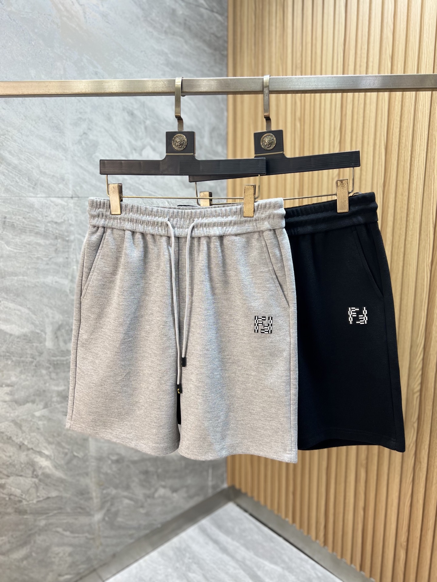 NO:937527,Fendi/Fendi 2026 spring and summer new products, complete with three standards, elastic band, casual pants and shorts, no need to introduce too much about the good products, look at the details, counter size M-XXXL / upper body recommended L,, fendi, fendi, shorts,19860909Fendi/芬迪 2026春夏新品 三标齐全 松紧带五分休闲裤短裤 好货不用过多介绍 看细节 专柜码数M-XXXL /上身建议L,,fendi,fendi,shorts,,Men's clothing