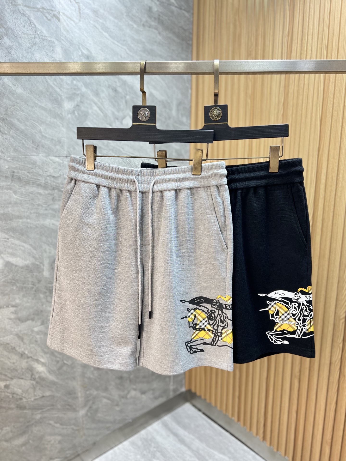 NO:937530,Burberry/Burberry 2026 spring and summer new products, complete with three standards, elastic band, casual pants and shorts, no need to introduce too much, look at the details, counter size M-XXXL / upper body recommended L,, burberry, burberry, shorts,19860909Burberry/巴宝莉 2026春夏新品 三标齐全 松紧带五分休闲裤短裤 好货不用过多介绍 看细节 专柜码数M-XXXL /上身建议L,,burberry,burberry,shorts,,Men's clothing
