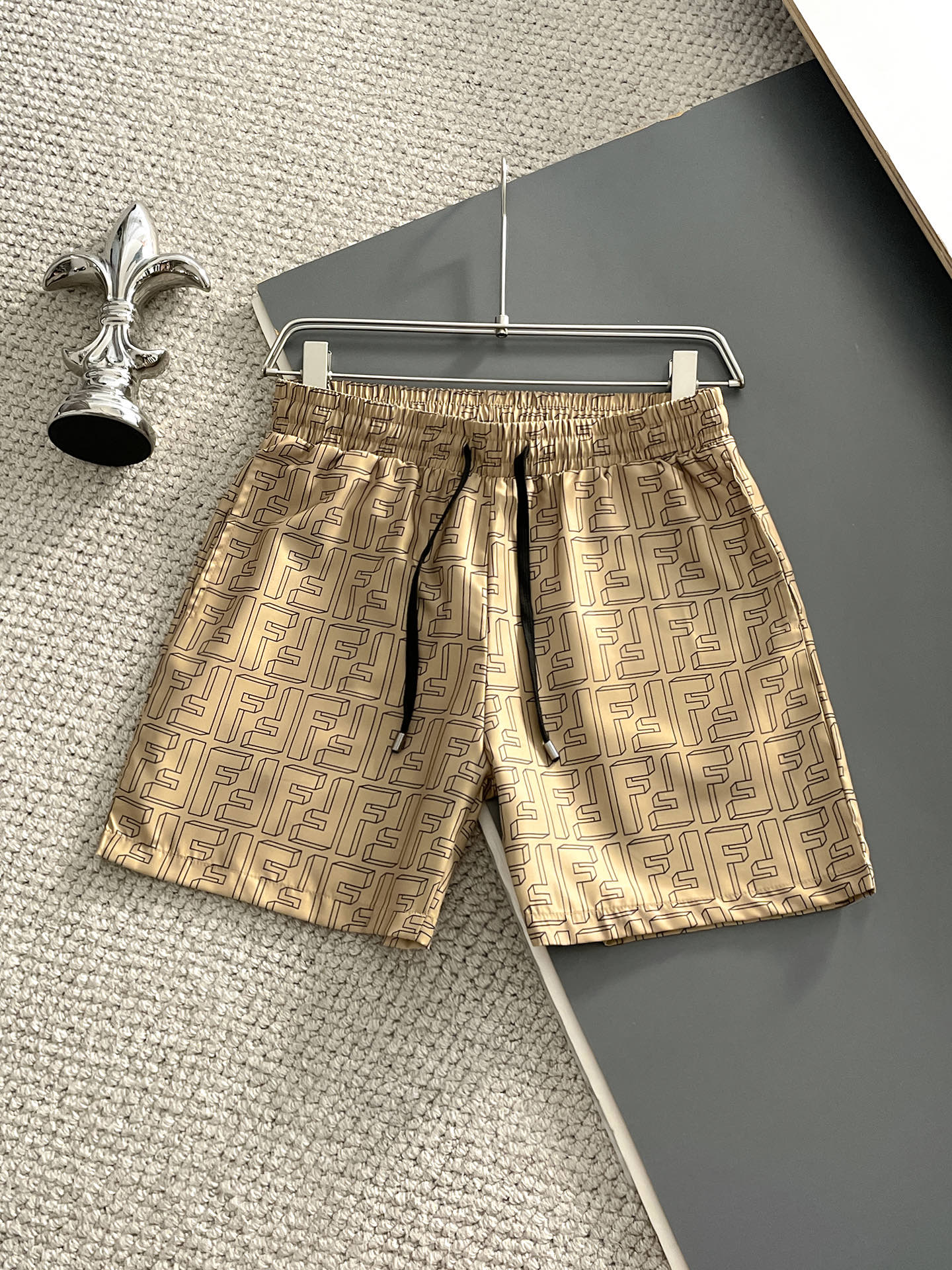 NO:937443,Fendi/Fendi 2026 spring and summer new products are launched, with three complete standards: beach pants and shorts. Good products need no introduction. Look at the details. Counter size M-XXXL,,fendi,fendi,shorts,19860909Fendi/芬迪 2026春夏新品上新 三标齐全 沙滩裤 短裤 好货不用过多介绍 看细节 专柜码数M-XXXL,,fendi,fendi,shorts,,Men's clothing