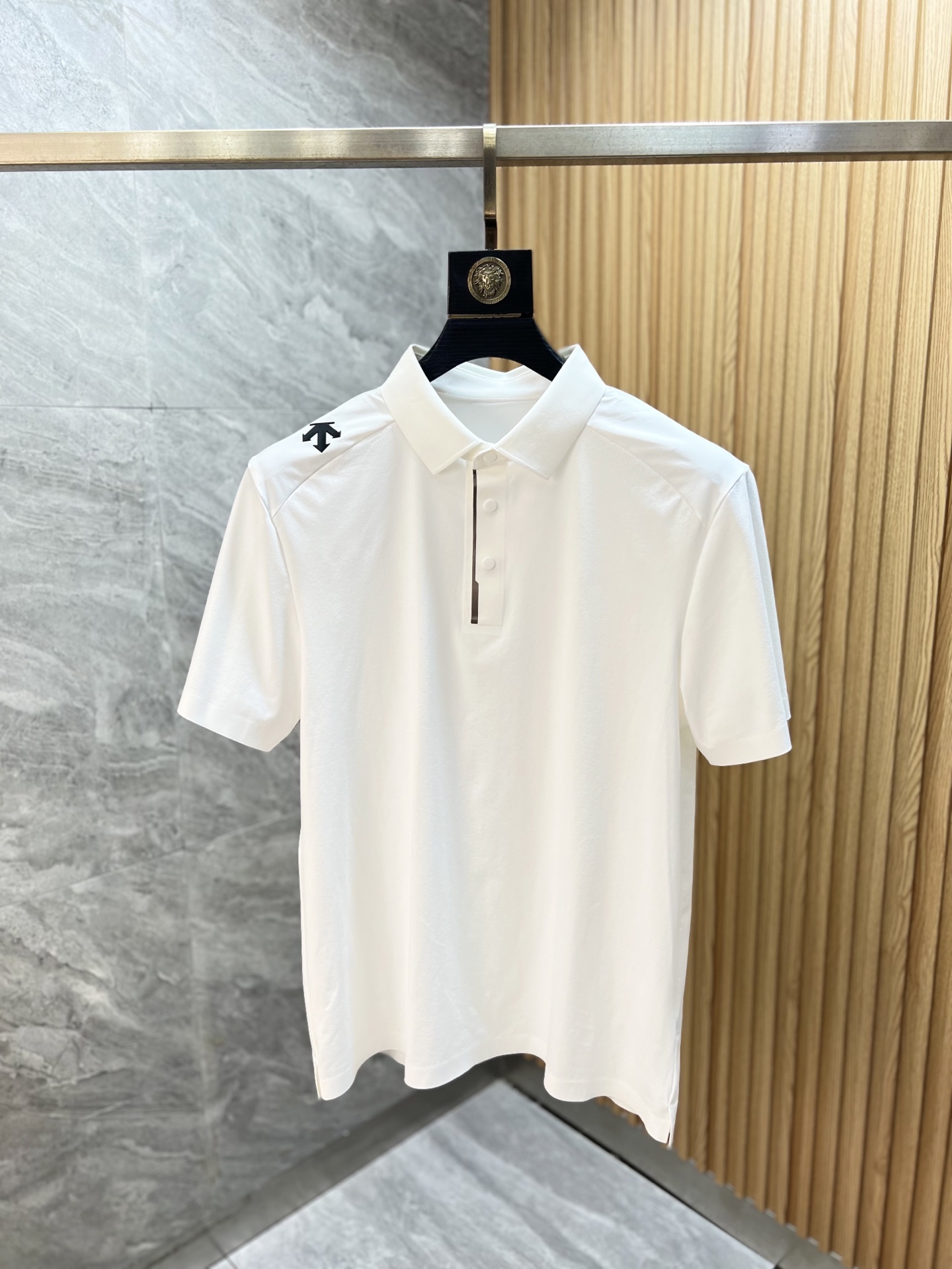 NO:914702,Descente 2026 spring and summer new products, complete with three labels, lapel short-sleeved polo shirt, good product, no need to introduce too much, look at the details, counter size M-XXXL / recommended L,, T-shirt,19860909迪桑特 2026春夏新品 三标齐全 翻领短袖polo衫 好货不用过多介绍 看细节 专柜码数M-XXXL /建议L,,T-shirt,,Men's clothing