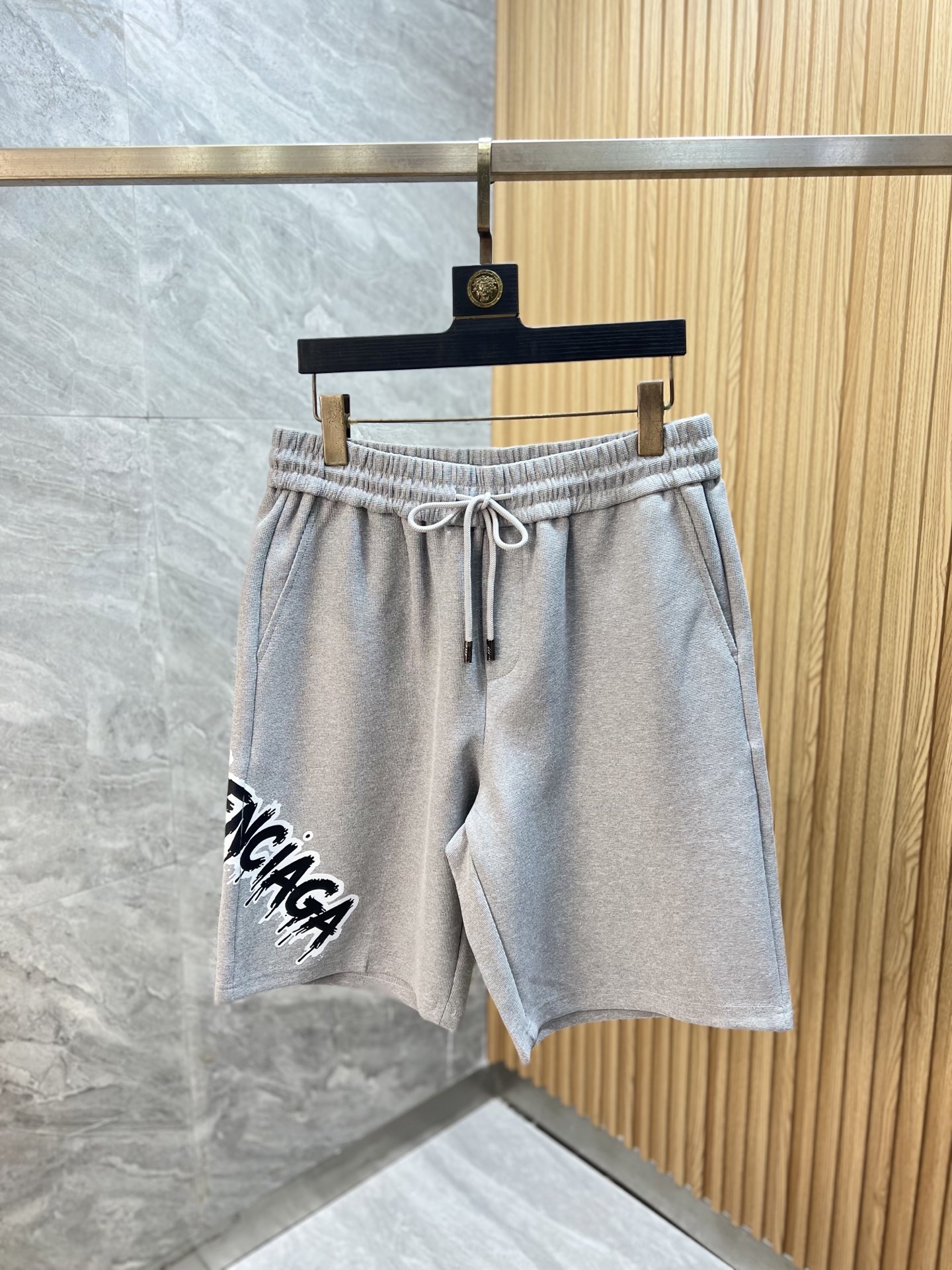 NO:946282,Balenciaga/Balenciaga 2026 spring and summer new products, complete with three labels, five-point shorts, good products without too much introduction, look at the details, counter size M-XXXXL,,balenciaga,balenciaga,shorts,19860909Balenciaga/巴黎世家 2026春夏新品上新 三标齐全 五分短裤 好货不用过多介绍 看细节 专柜码数M-XXXXL,,balenciaga,balenciaga,shorts,,Men's clothing
