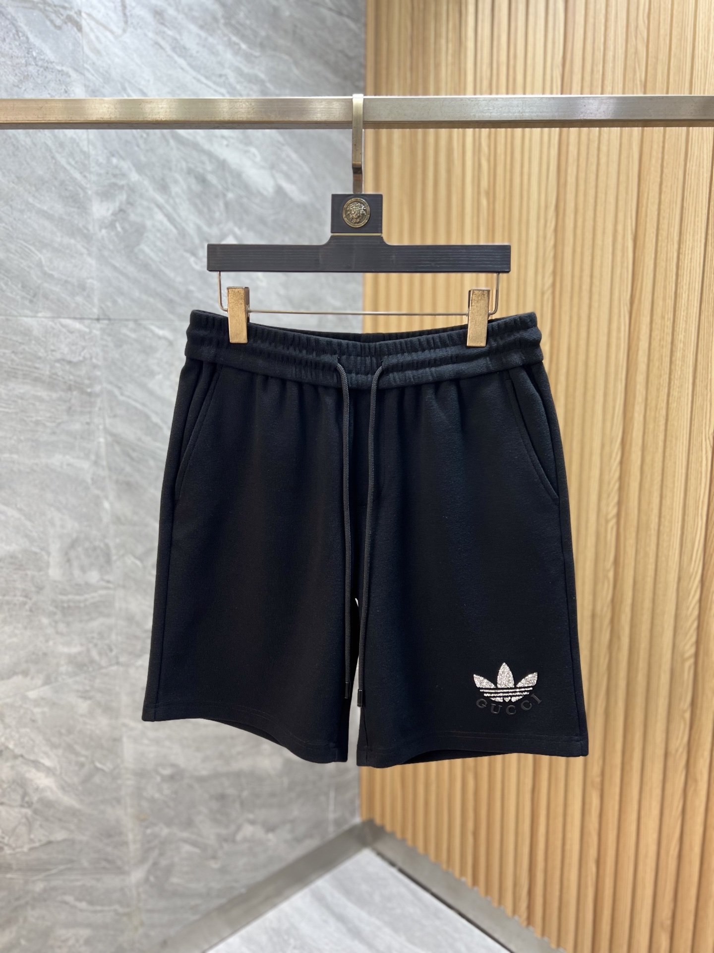 NO:948925,Gucci/Gucci 2026 spring and summer new products, complete with three standards, five-point shorts, good products, no need to introduce too much, look at the details, counter size M-XXXL,,gucci,shorts,19860909Gucci/古奇 2026春夏新品上新 三标齐全 五分短裤 好货不用过多介绍 看细节 专柜码数M-XXXL,,gucci,shorts,,Men's clothing
