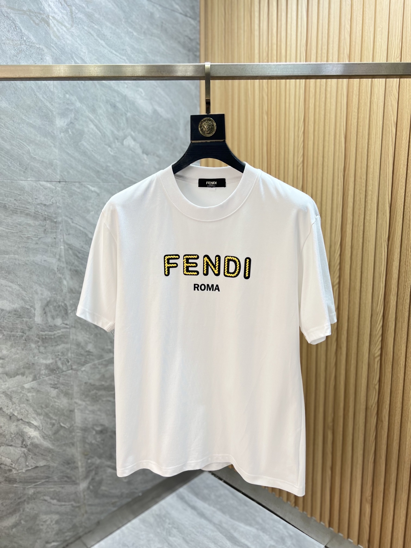 NO:948957,Fendi/Fendi 2026 spring and summer new products, complete with three standards, round neck pure cotton short-sleeved T-shirt, good product without too much introduction, look at the details, counter size M-XXXL / upper body recommendation L,, fendi, fendi, T-shirt, tees, t-shirt,19860909Fendi/芬迪 2026春夏新品 三标齐全 圆领纯棉短袖T恤 好货不用过多介绍 看细节 专柜码数M-XXXL /上身建议L,,fendi,fendi,T-shirt,tees，t-shirt,,Men's clothing