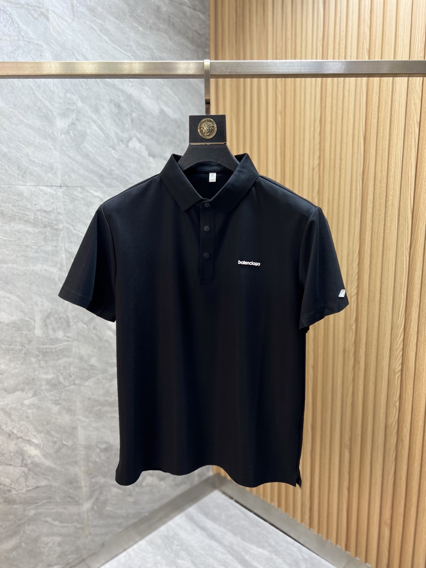 NO:949651,Balenciaga/Balenciaga 2026 spring and summer new products, complete with three labels, light luxury and thin style, lapel short-sleeved polo shirt, good products need not be introduced too much, look at the details, counter size M-XXXXL 175/140, recommended L,, balenciaga, balenciaga, T-shirt,19860909Balenciaga/巴黎世家 2026年春夏新品上新 三标齐全 轻奢薄款 翻领短袖polo衫 好货不用过多介绍 看细节 专柜码数M-XXXXL 175/140建议L,,balenciaga,balenciaga,T-shirt,,Men's clothing