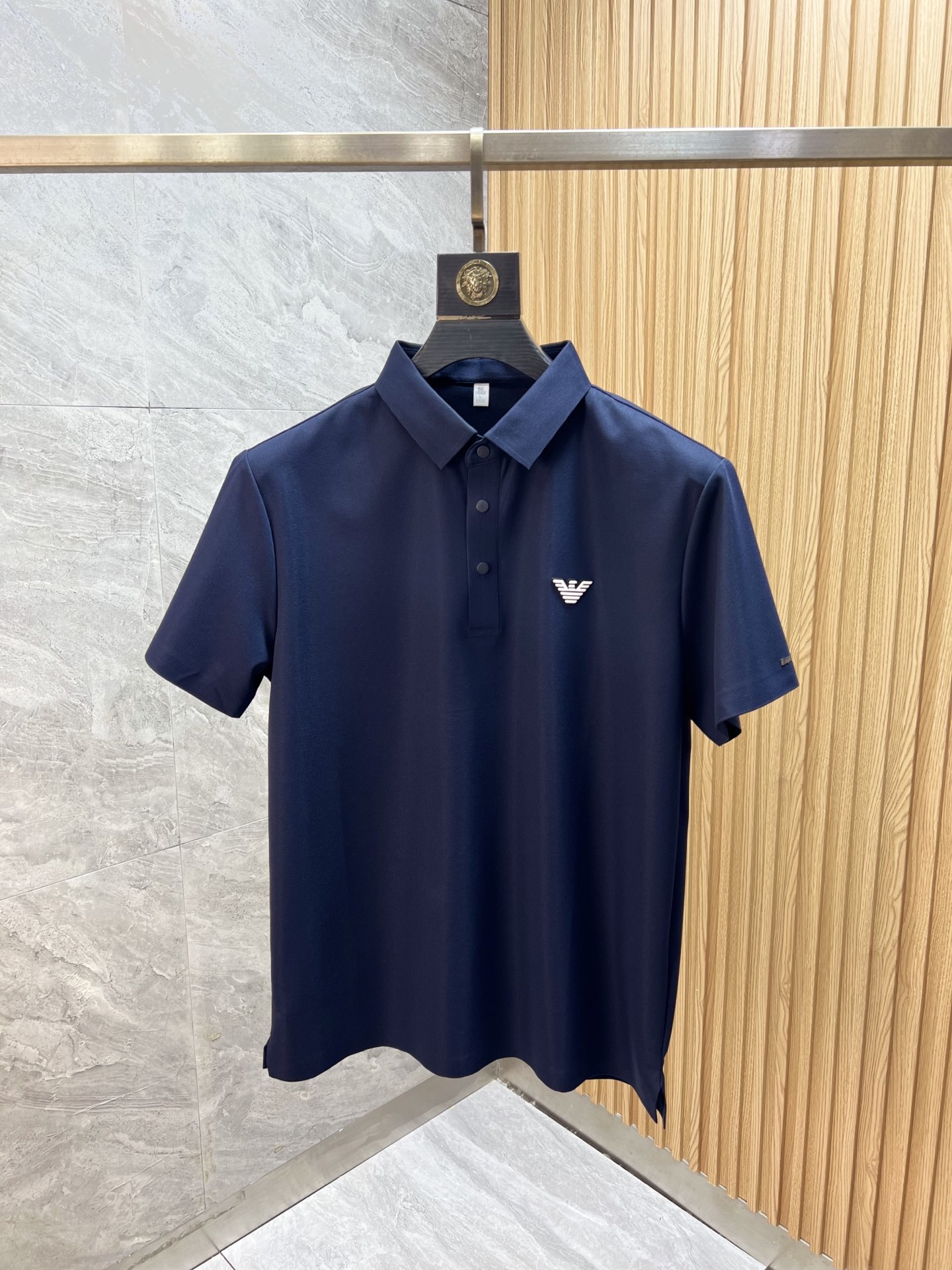 NO:949668,Armani/Armani 2026 spring and summer new products, complete with three labels, light luxury and thin style, lapel short-sleeved polo shirt, good product without too much introduction, look at the details, counter size M-XXXXL 175/140, recommended L,, armani, armani, T-shirt,19860909Armani/阿玛尼 2026年春夏新品上新 三标齐全 轻奢薄款 翻领短袖polo衫 好货不用过多介绍 看细节 专柜码数M-XXXXL 175/140建议L,,armani,armani,T-shirt,,Men's clothing